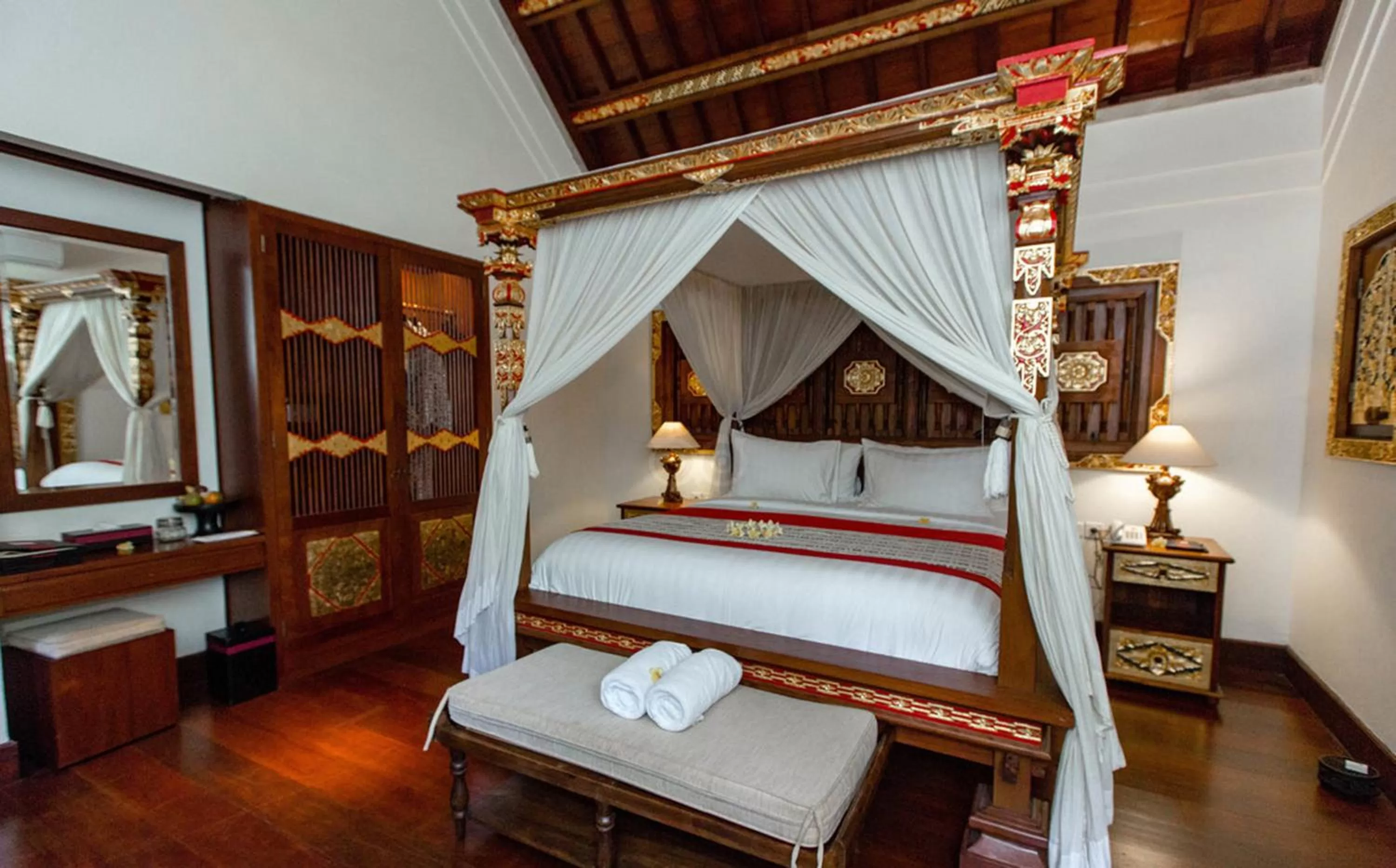 Bed in Dwaraka The Royal Villas