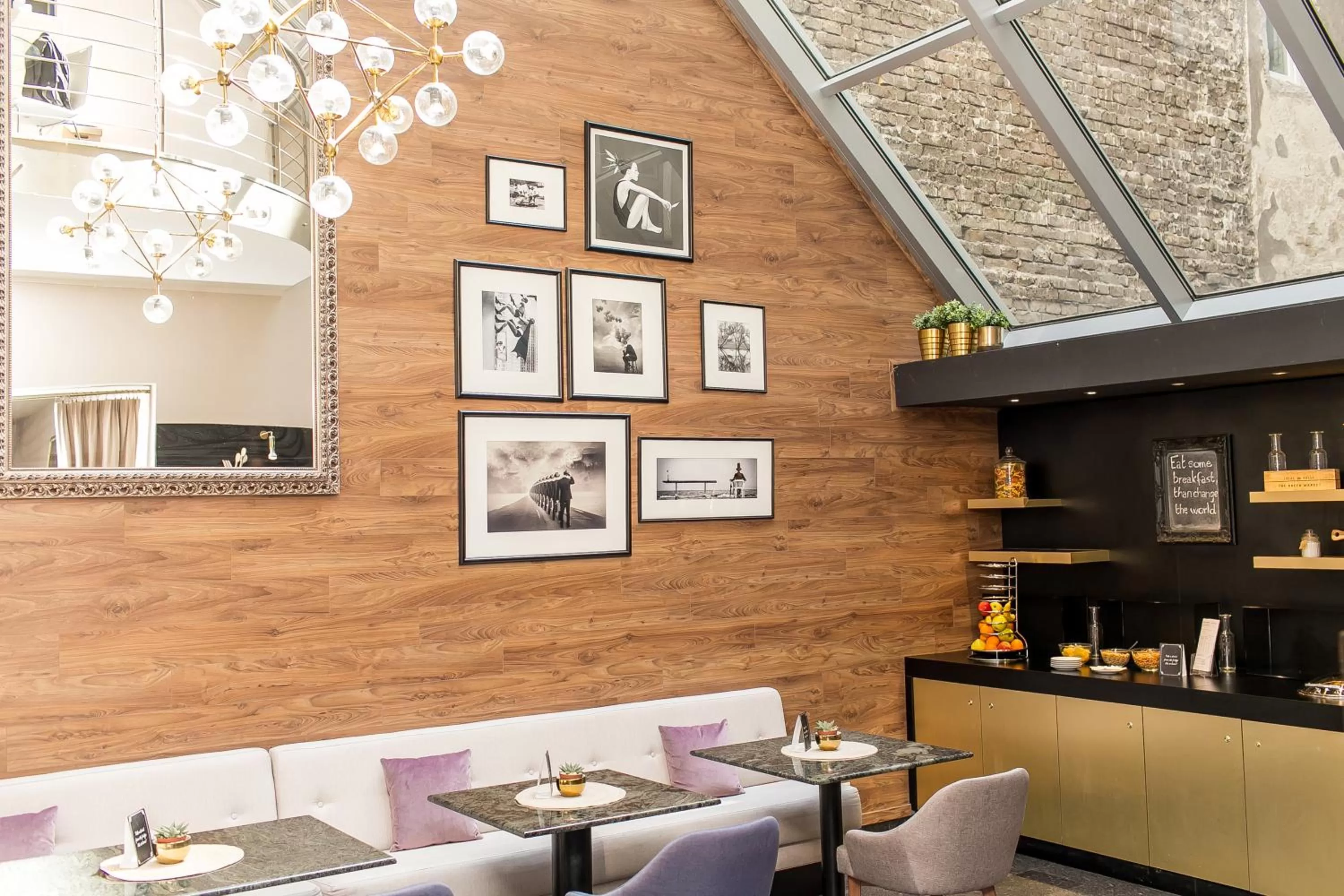 Restaurant/places to eat in Ambra Hotel