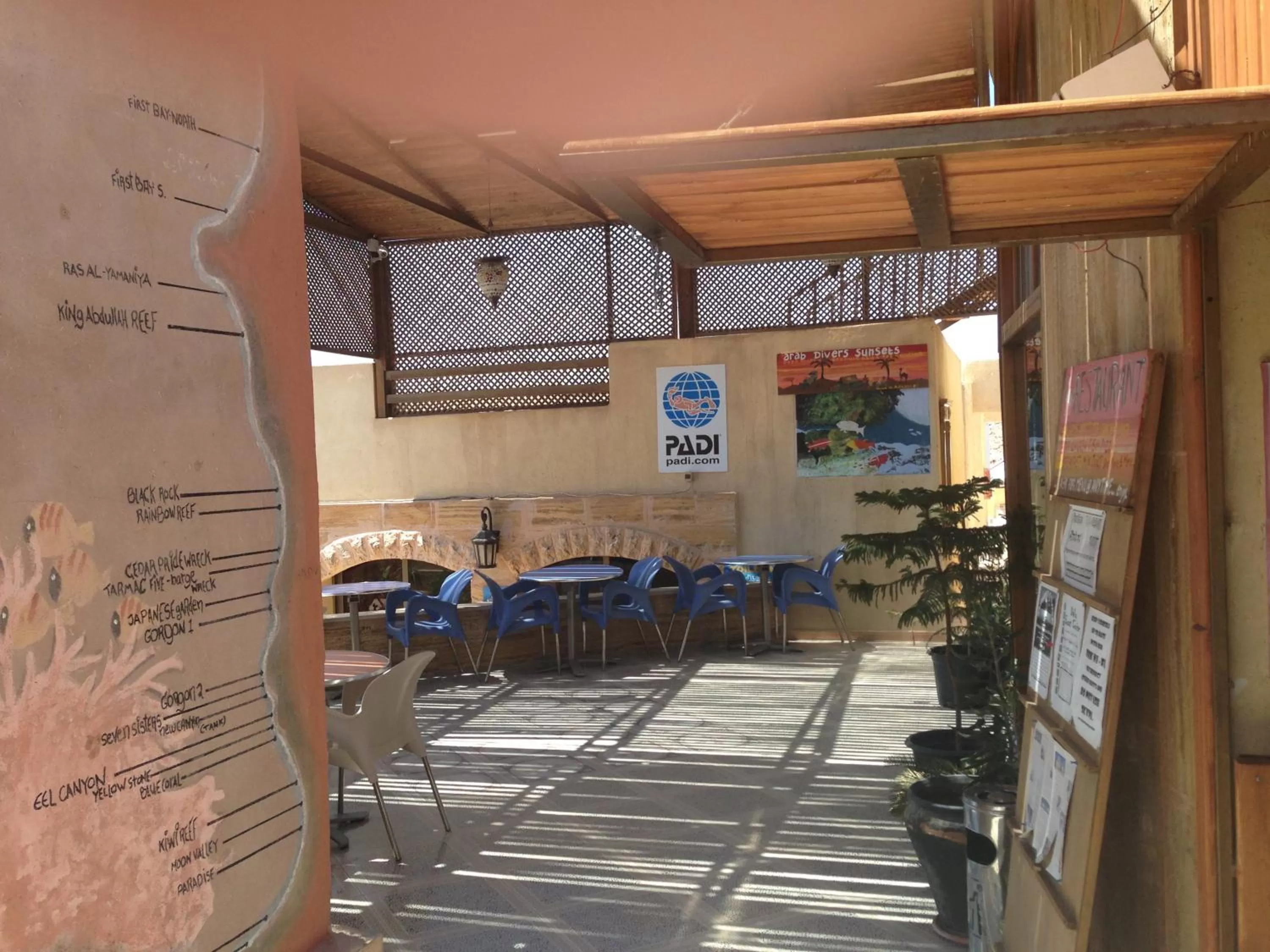 Lounge or bar, Restaurant/Places to Eat in Arab Divers Dive Center and Bed & Breakfast