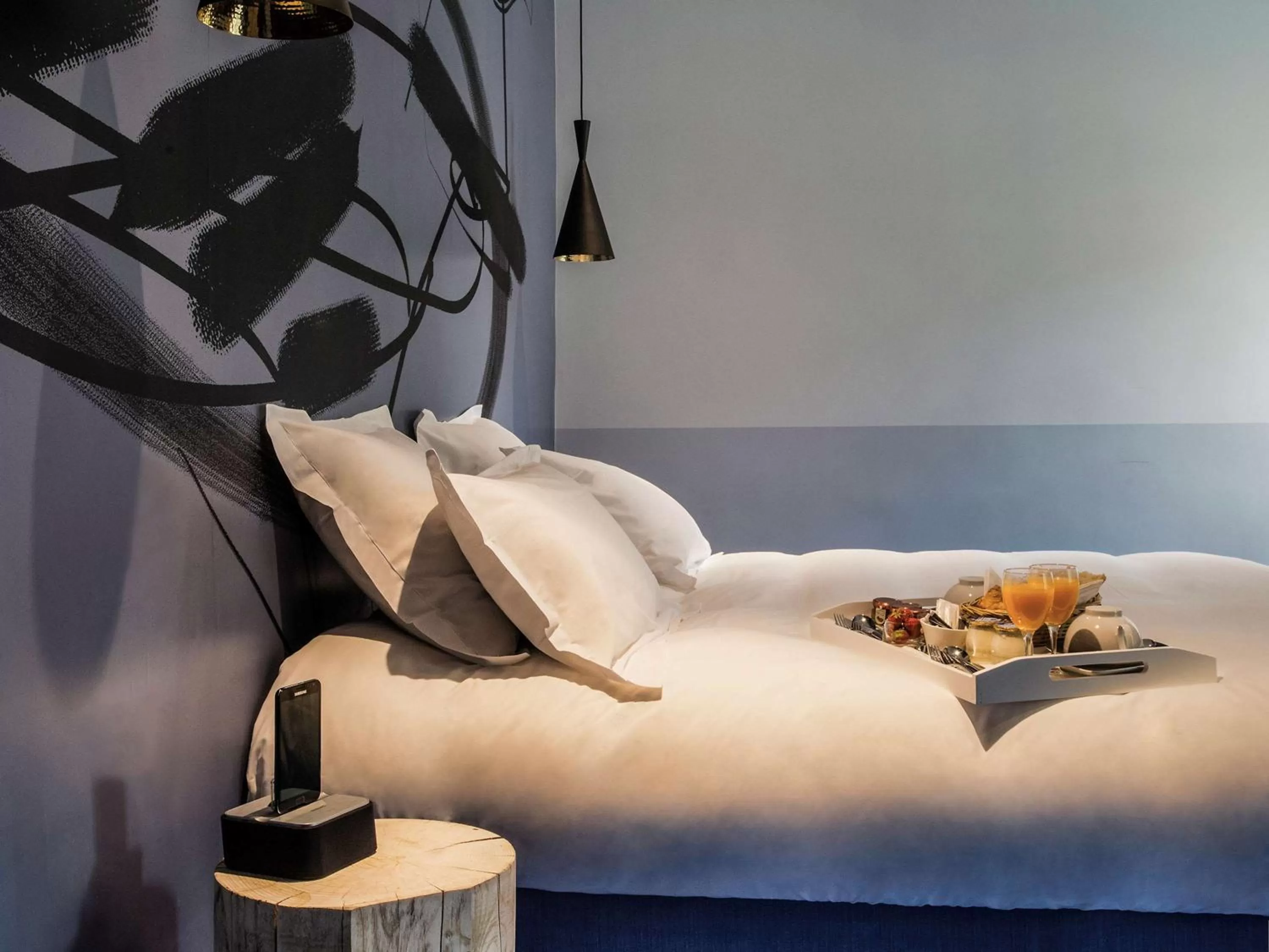 Photo of the whole room, Bed in Jules César Hotel & Spa Arles - MGallery Collection