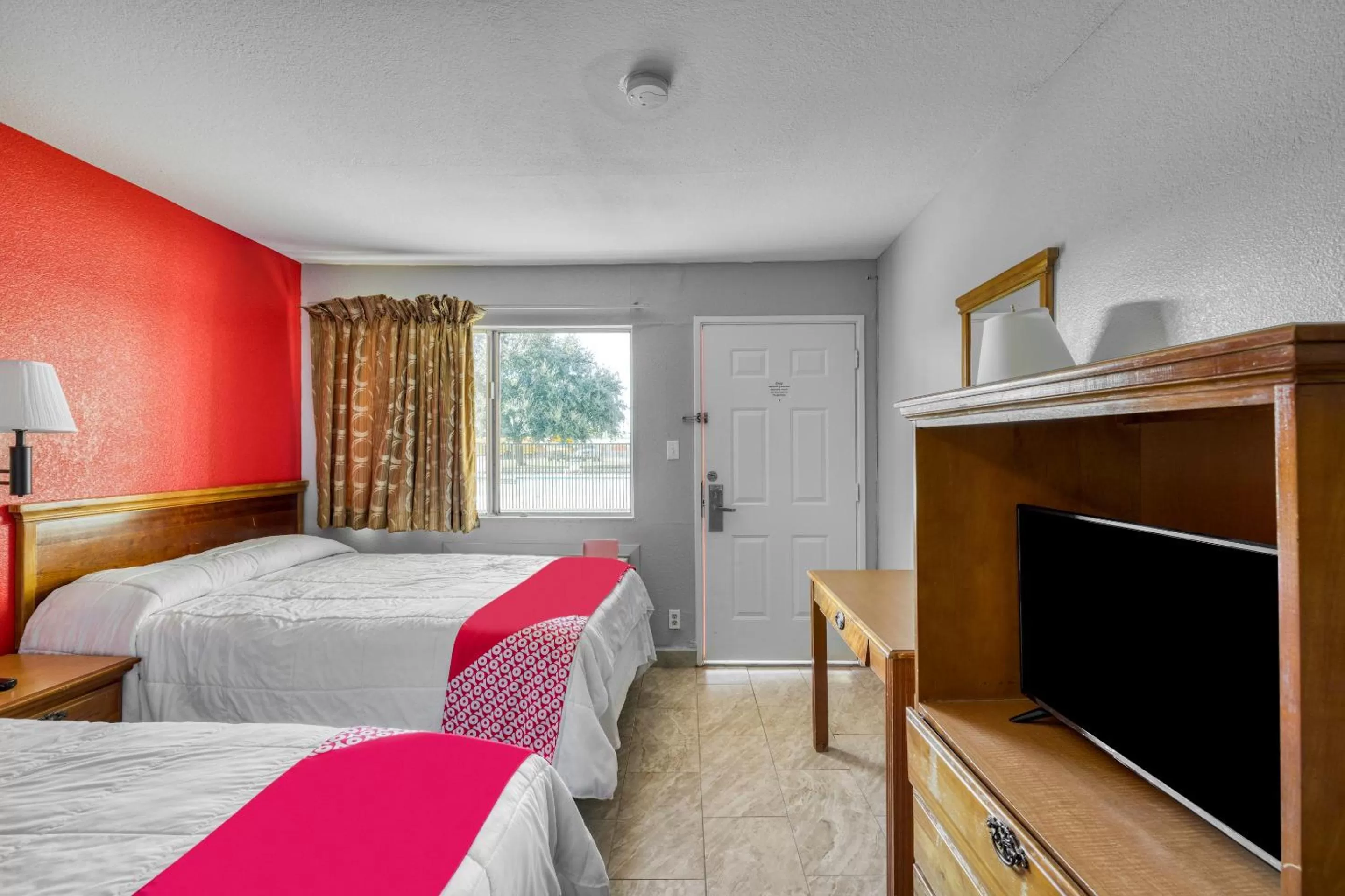 Bedroom, Bed in OYO Hotel Houston Southwest I-69