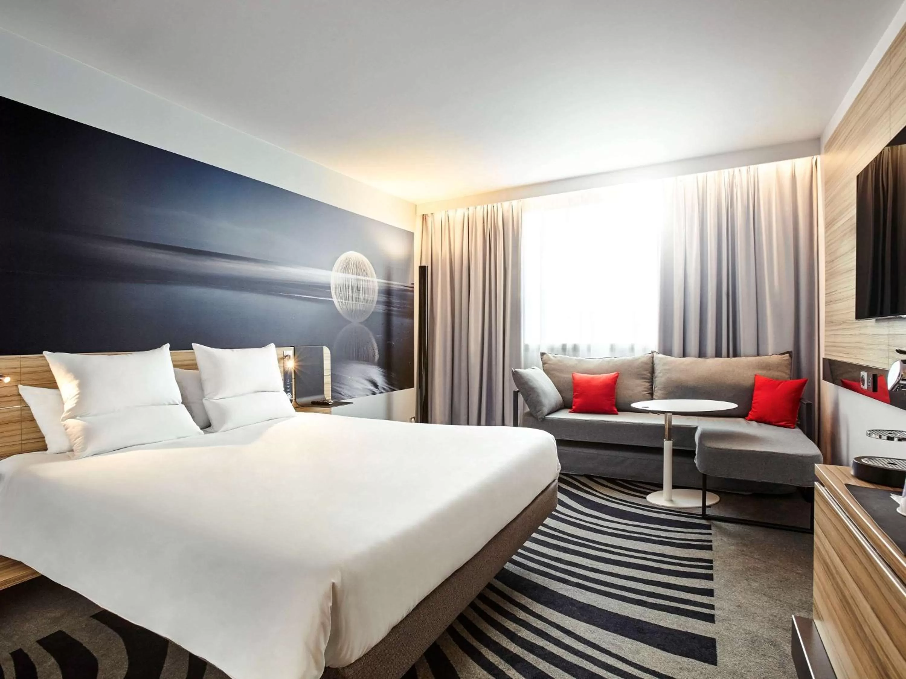 Photo of the whole room, Bed in Novotel Strasbourg Centre Halles