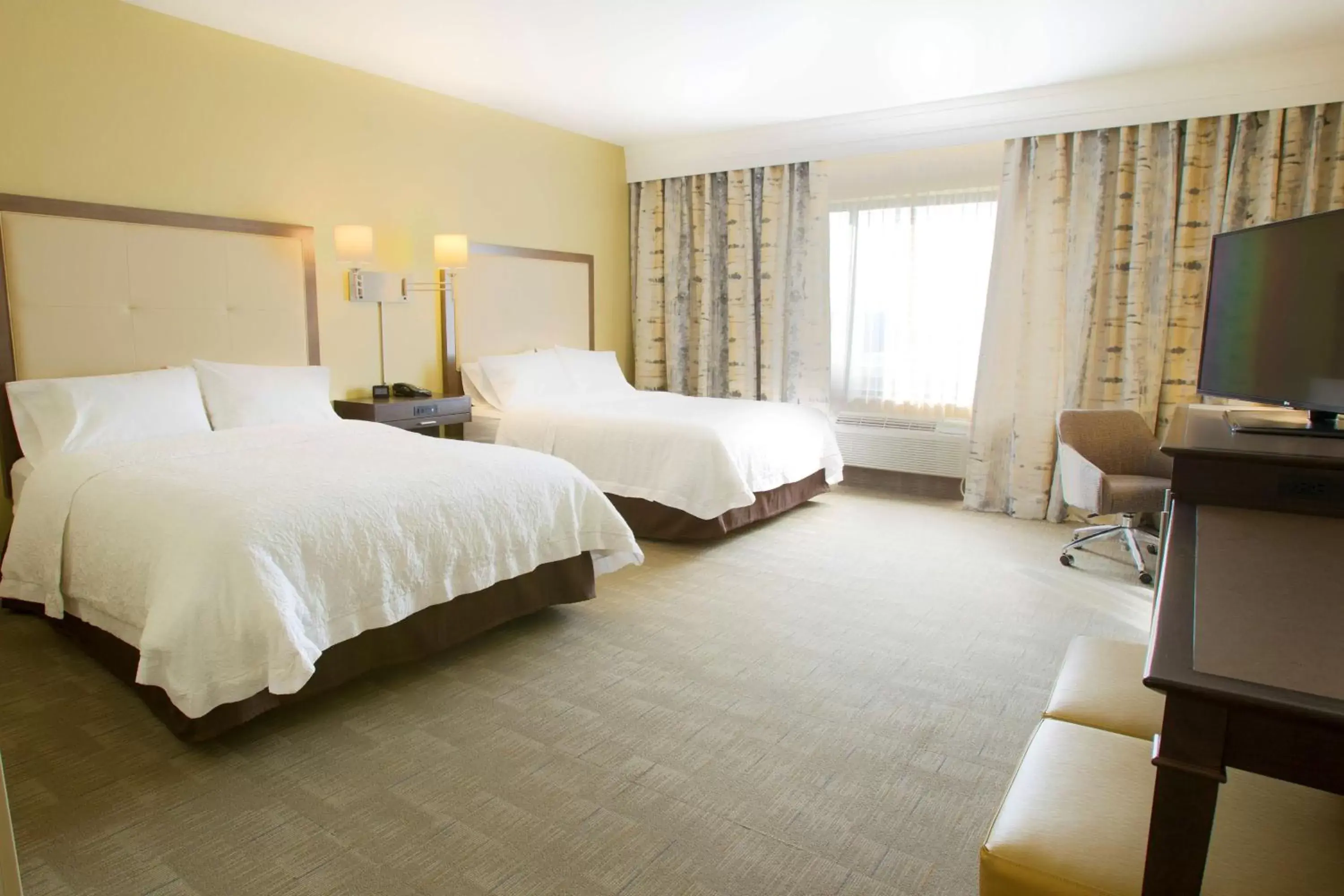 Double Room with Two Queen Beds and Bath Tub - Mobility Access in Hampton Inn & Suites Nampa at the Idaho Center Double Room with Two Queen Beds and Bath Tub - Mobility Access in Hampton Inn & Suites Nampa at the Idaho Center