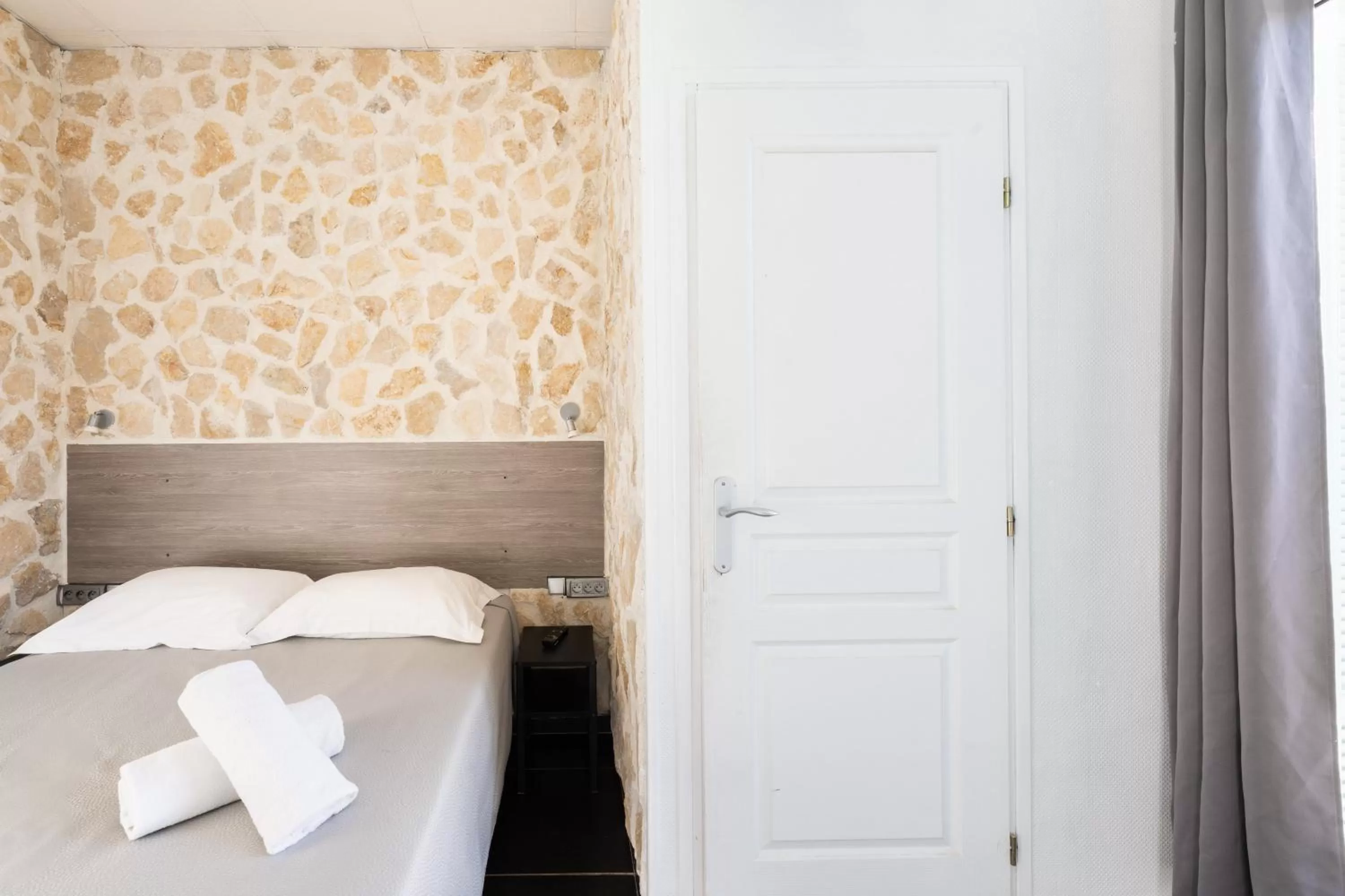 Bed in Hotel De Belgique à Menton