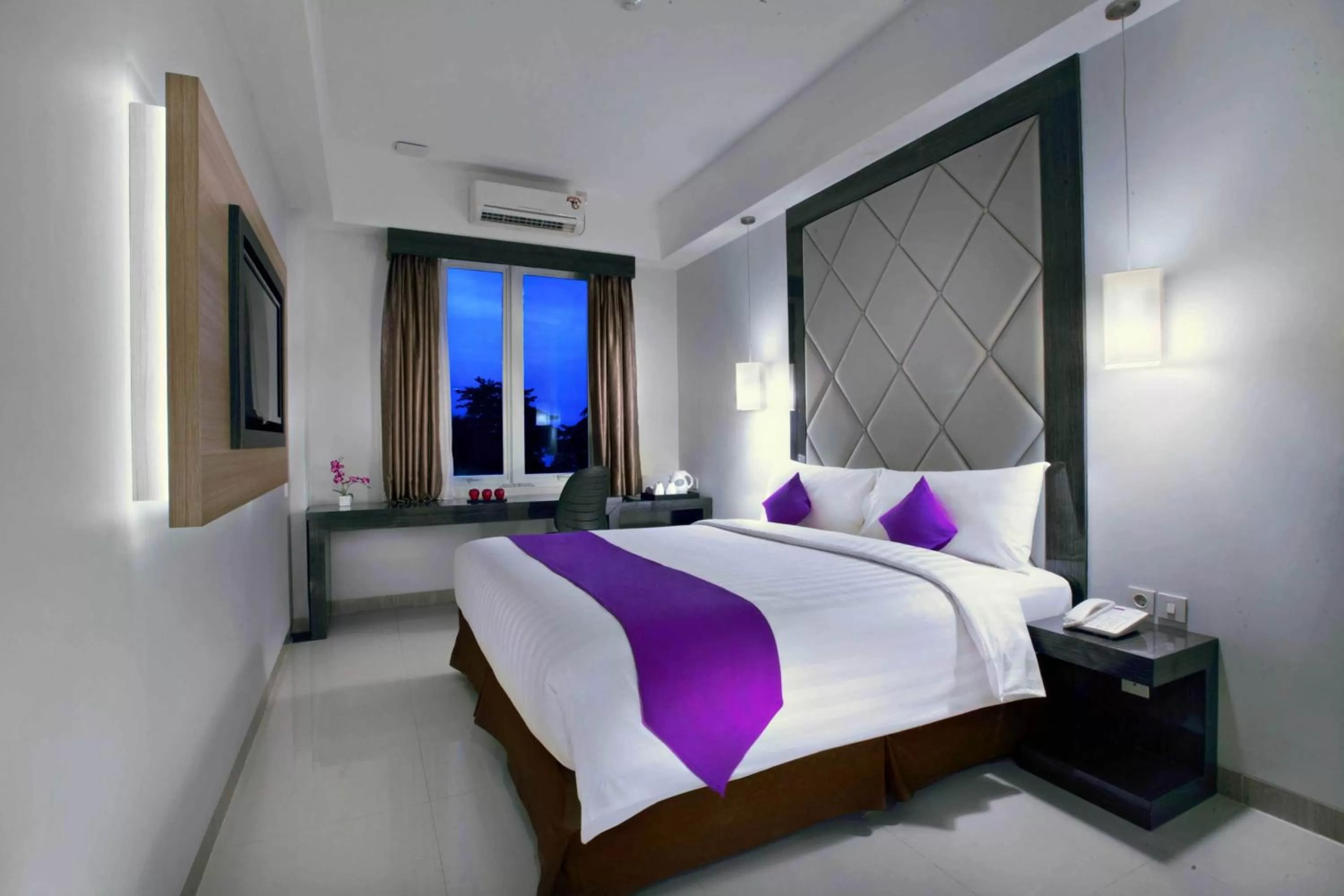Bedroom, Bed in Quest Hotel Balikpapan by ASTON