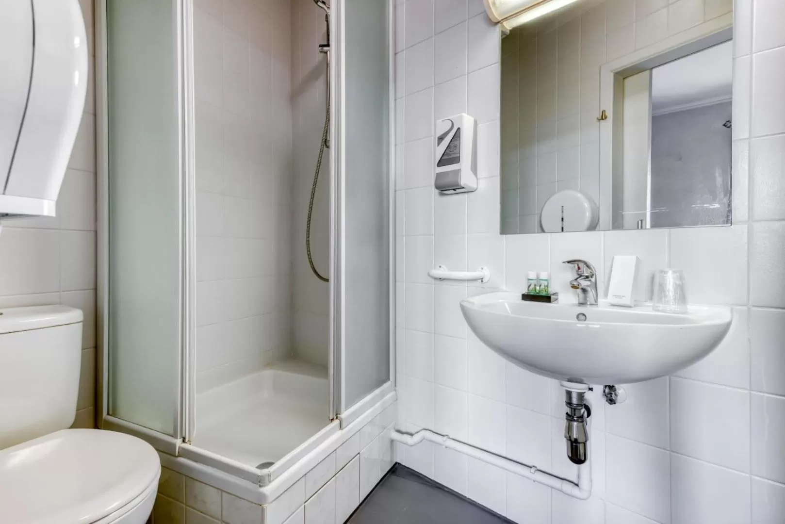 Bathroom in Hôtel de la Gare