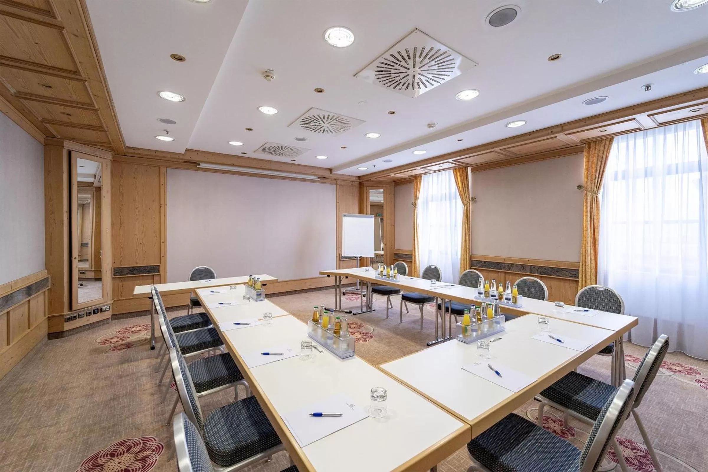 Meeting/conference room in Atomis Hotel Munich Airport by Mercure