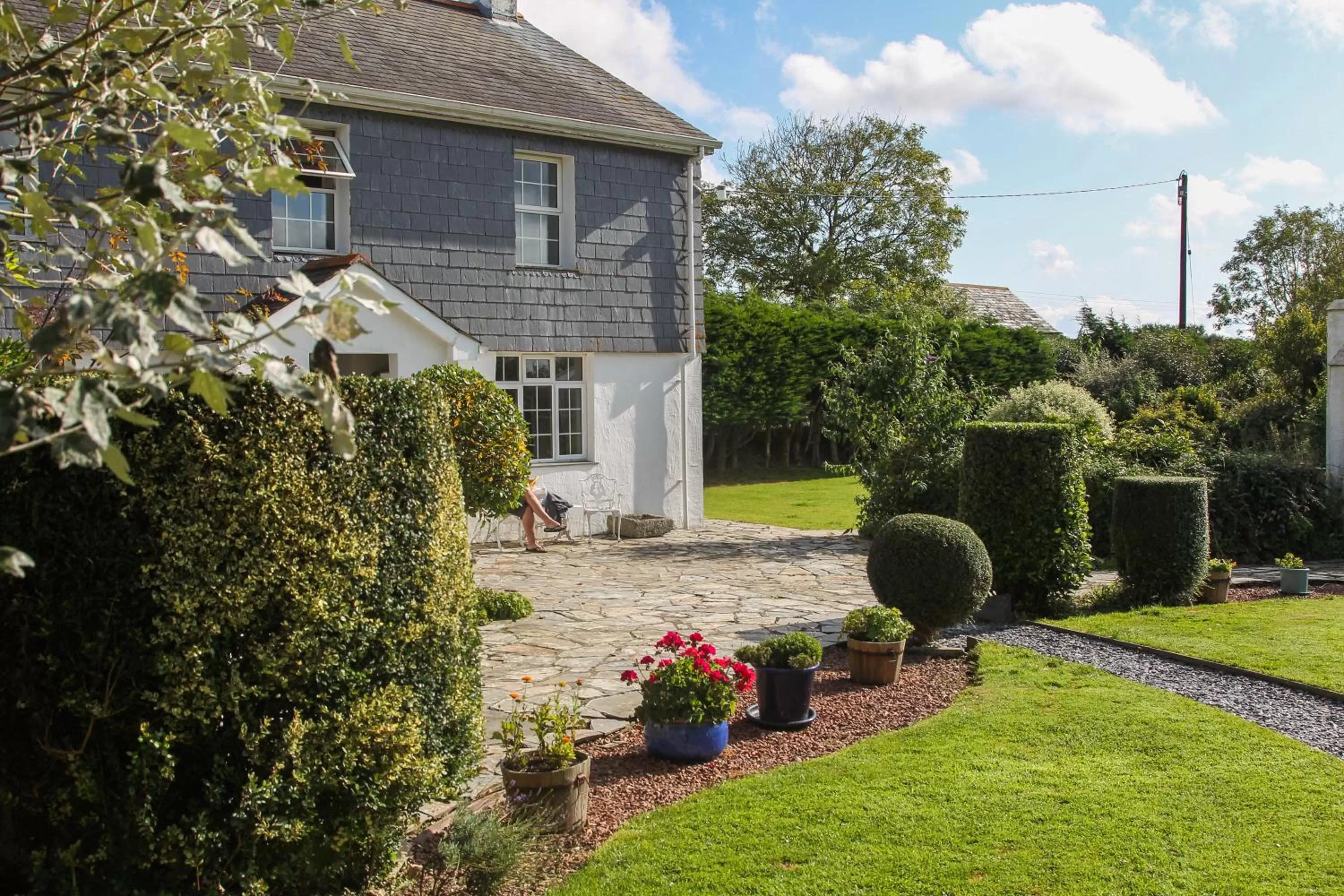 Facade/entrance in Treweens