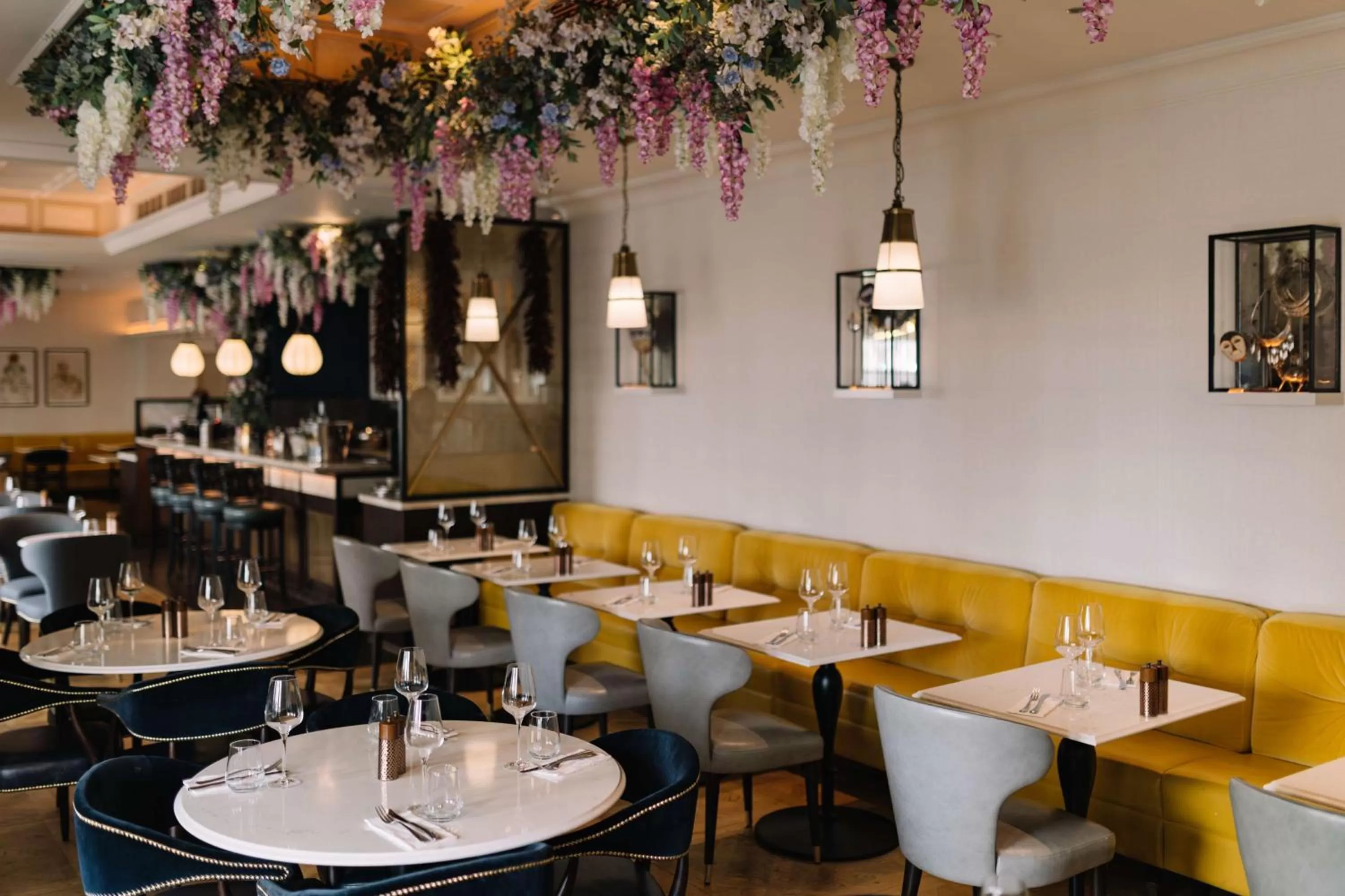 Restaurant/places to eat in 100 Queen's Gate Hotel London Kensington, Curio Collection by Hilton