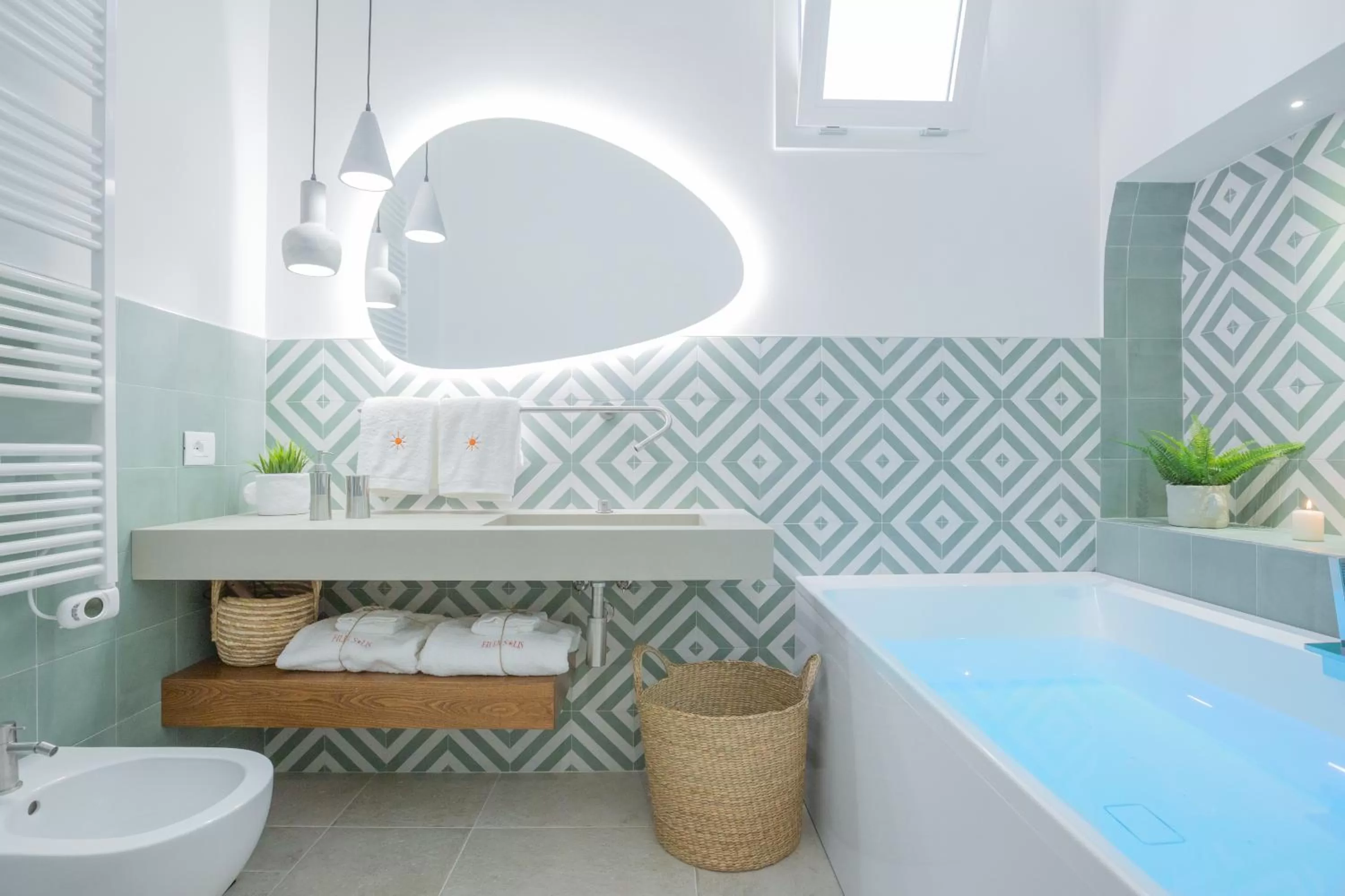 Hot Tub in Filia Solis - Old Town SUITEs & SPA