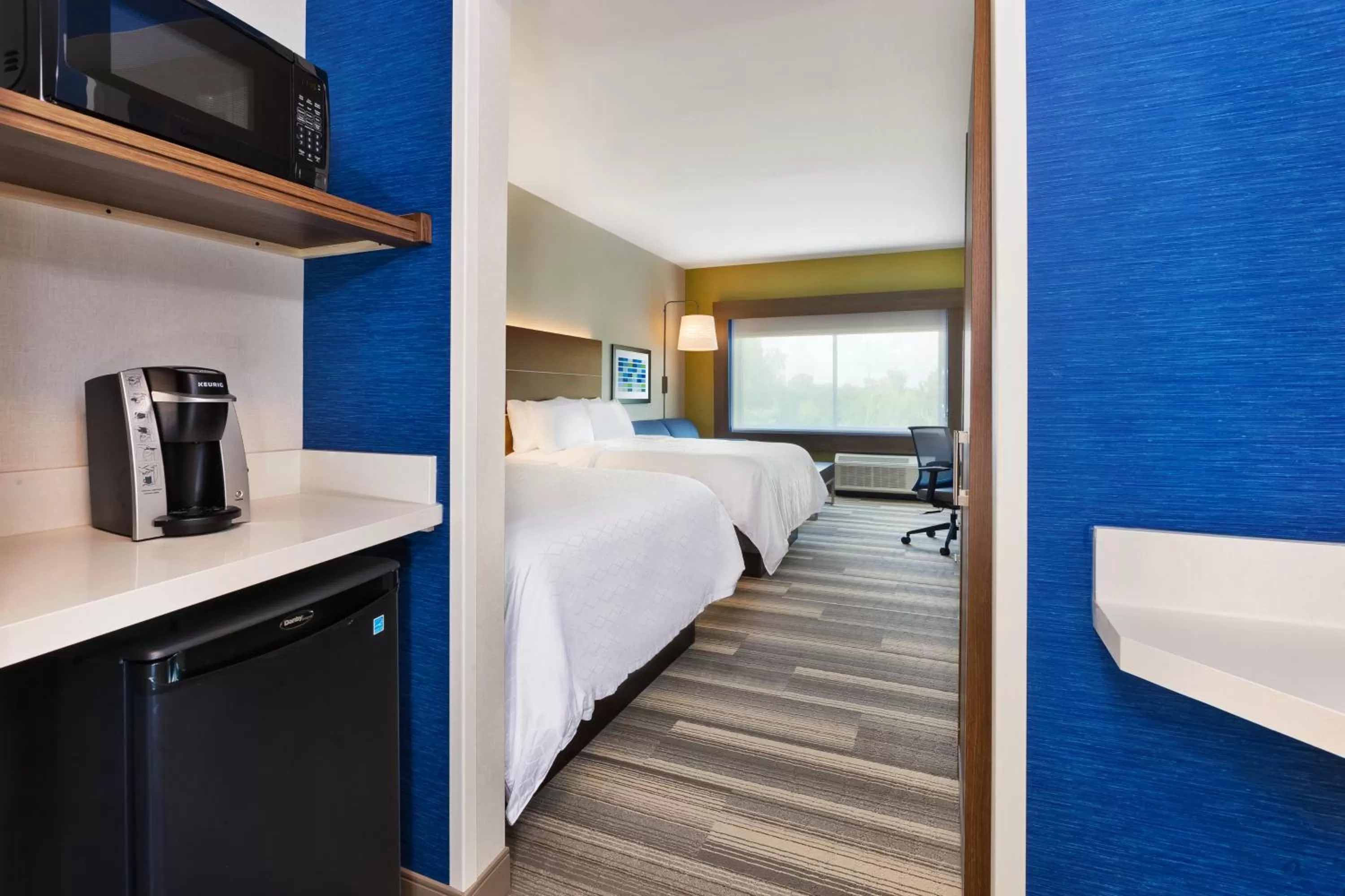 Photo of the whole room, Bed in Holiday Inn Express & Suites - Milan - Sandusky Area by IHG