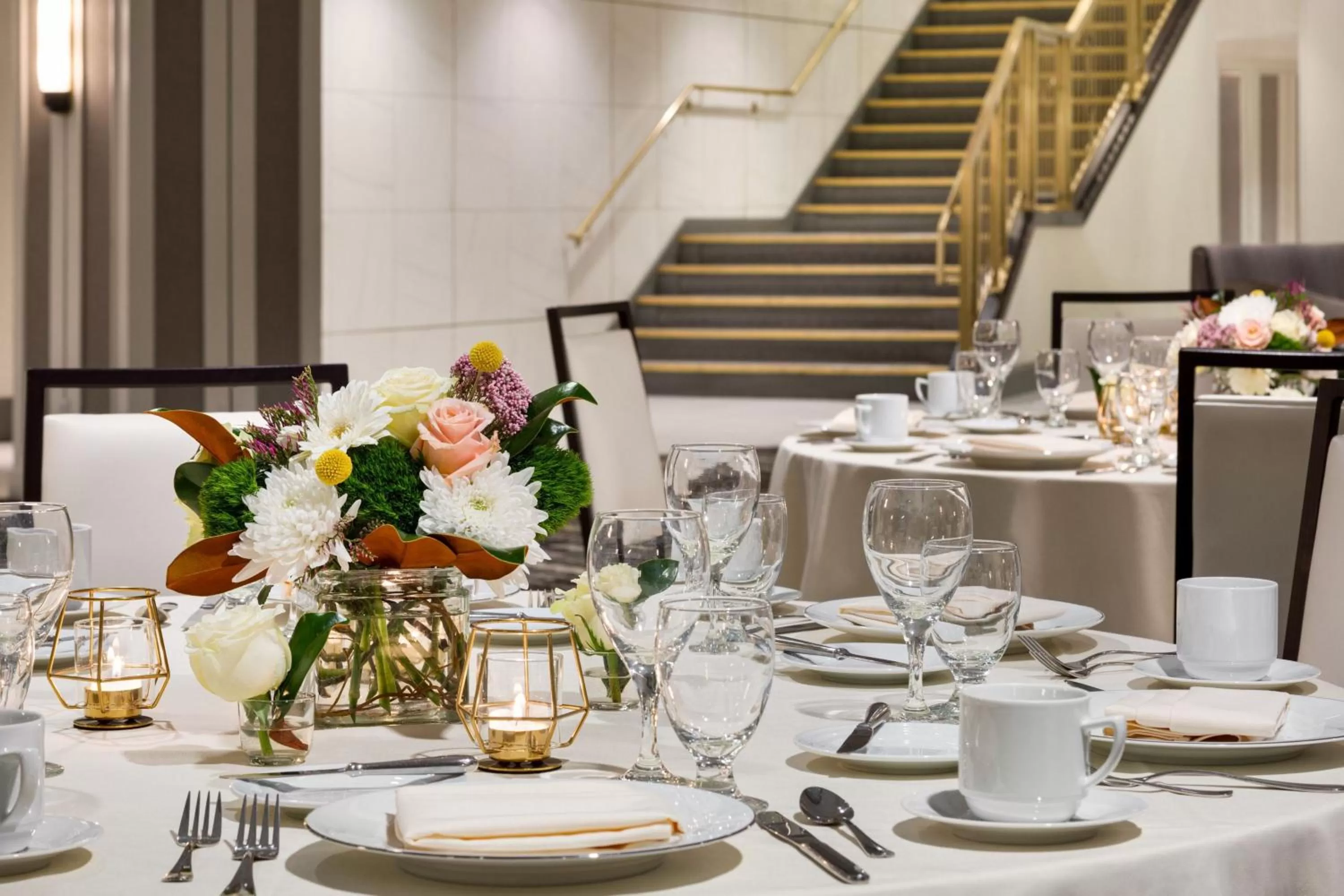 Lounge or bar in Magnolia Hotel Denver, a Tribute Portfolio Hotel