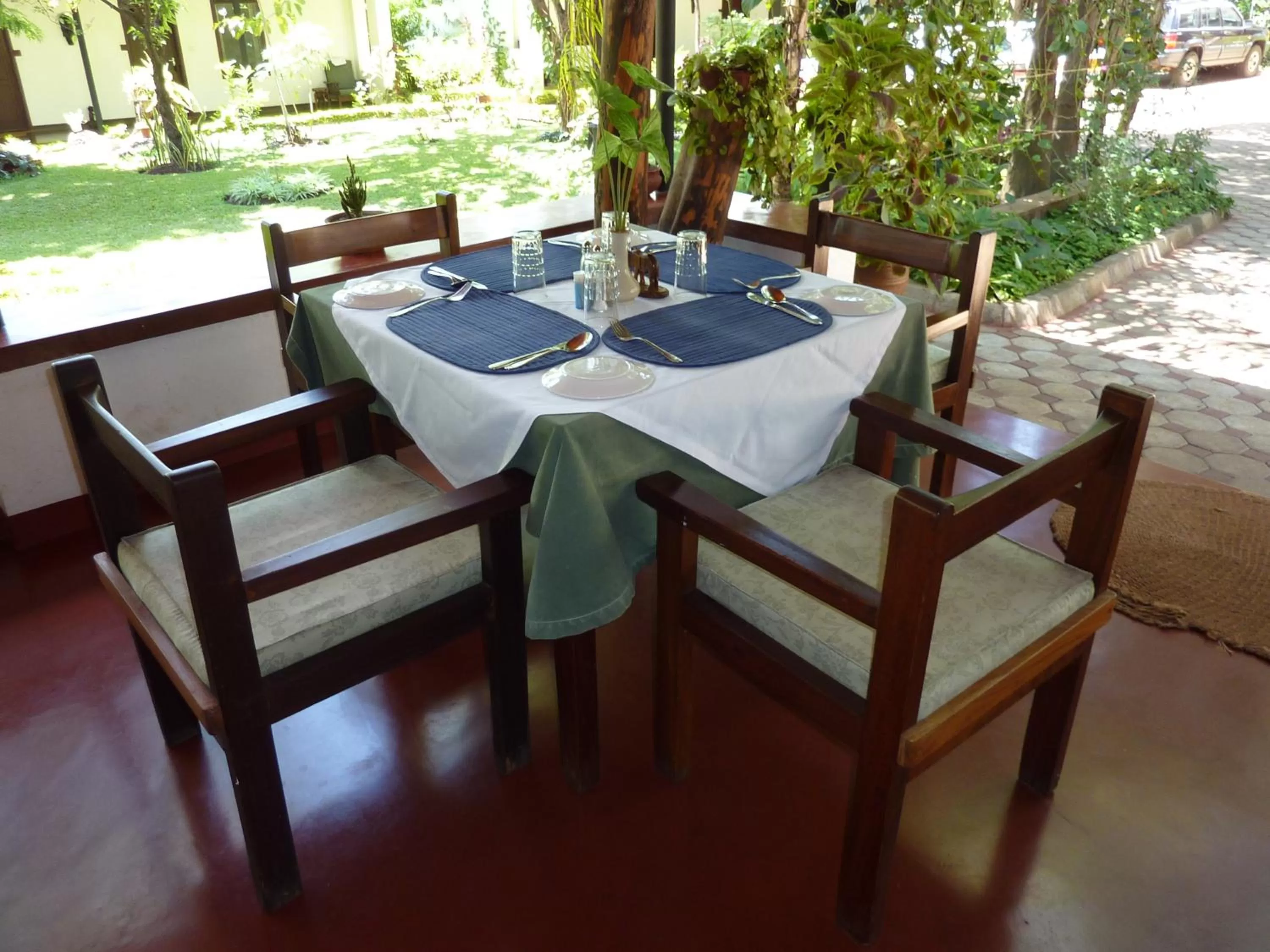 Restaurant/Places to Eat in Bristol Cottages Kilimanjaro