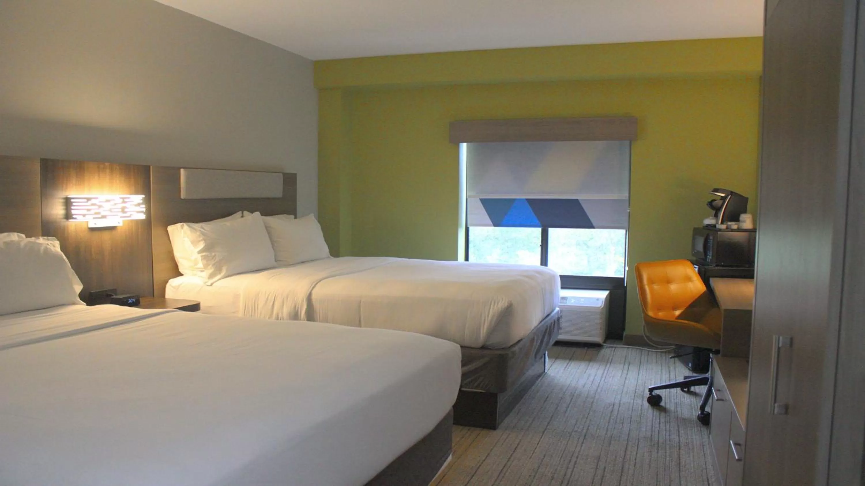 Photo of the whole room, Bed in Holiday Inn Express Hotel & Suites Hope Mills-Fayetteville Airport by IHG