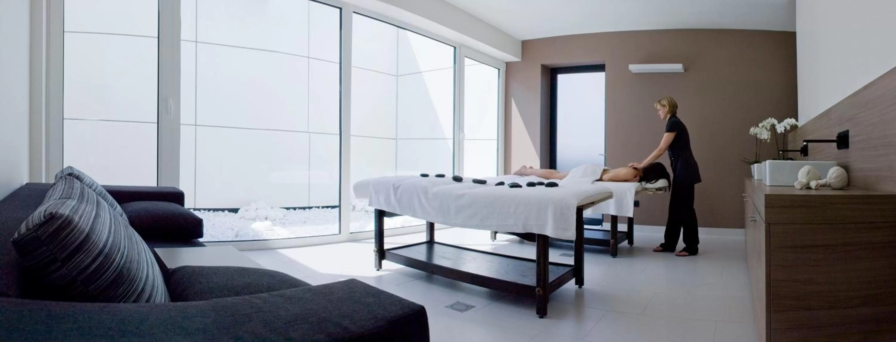 Massage in Carbon Hotel