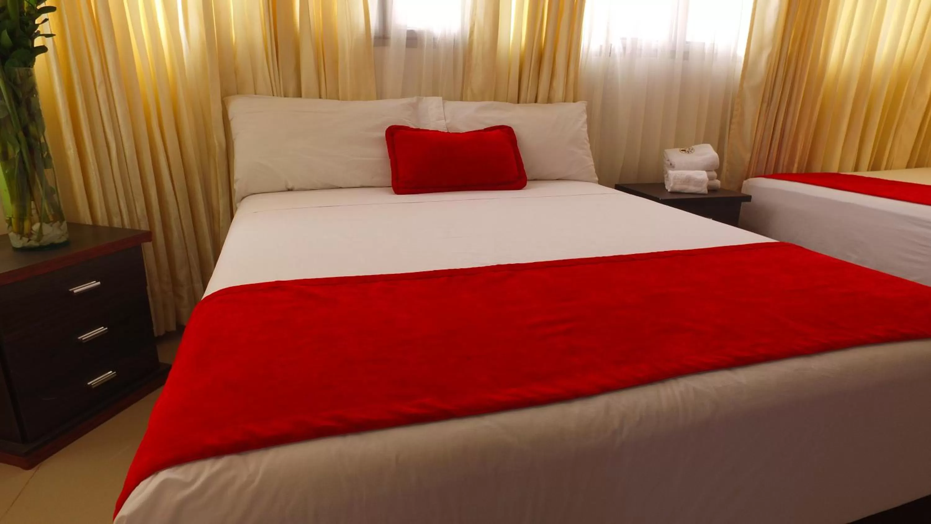 Bedroom, Bed in Hotel Cafe Plaza