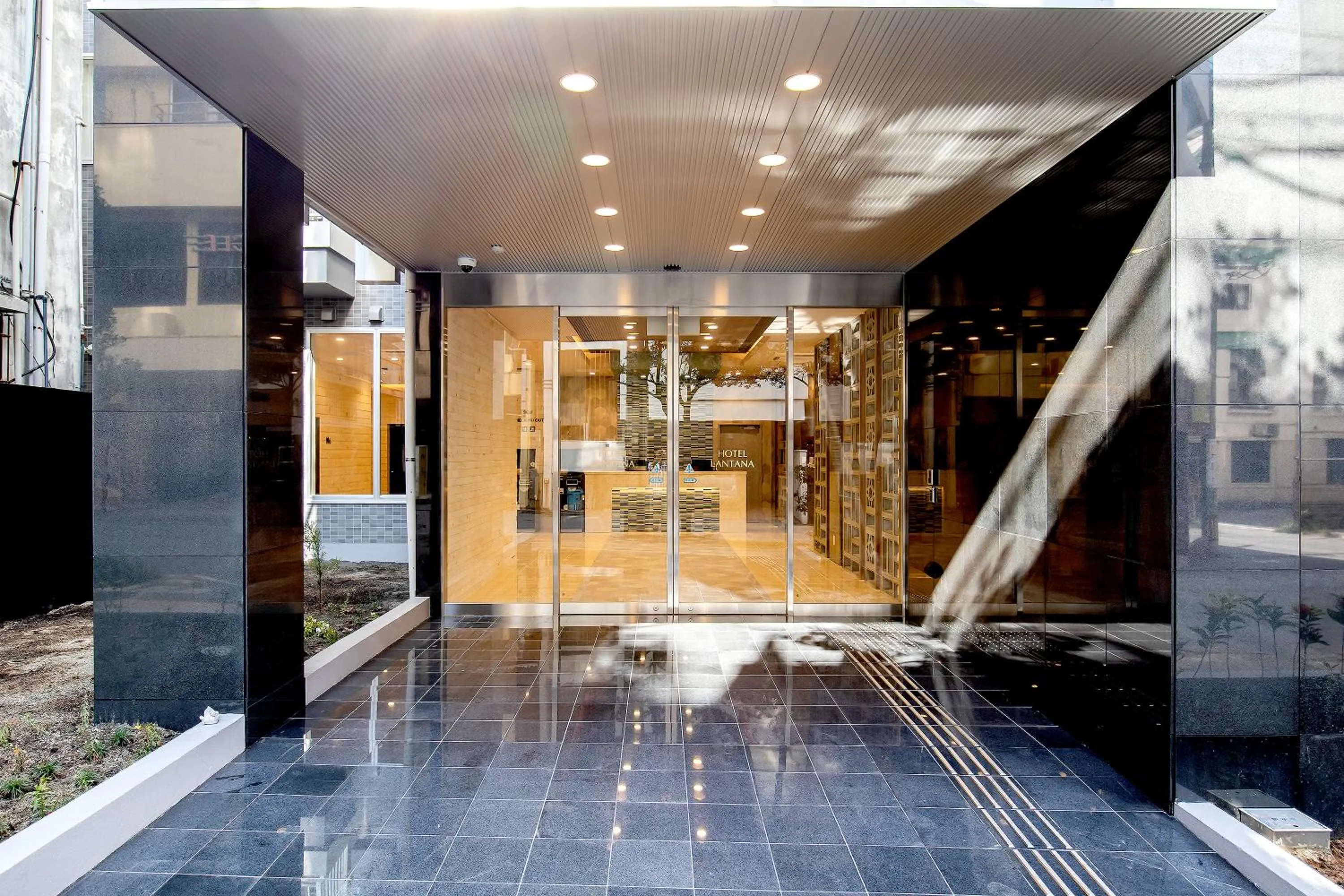 Facade/entrance in Hotel Lantana Naha Matsuyama