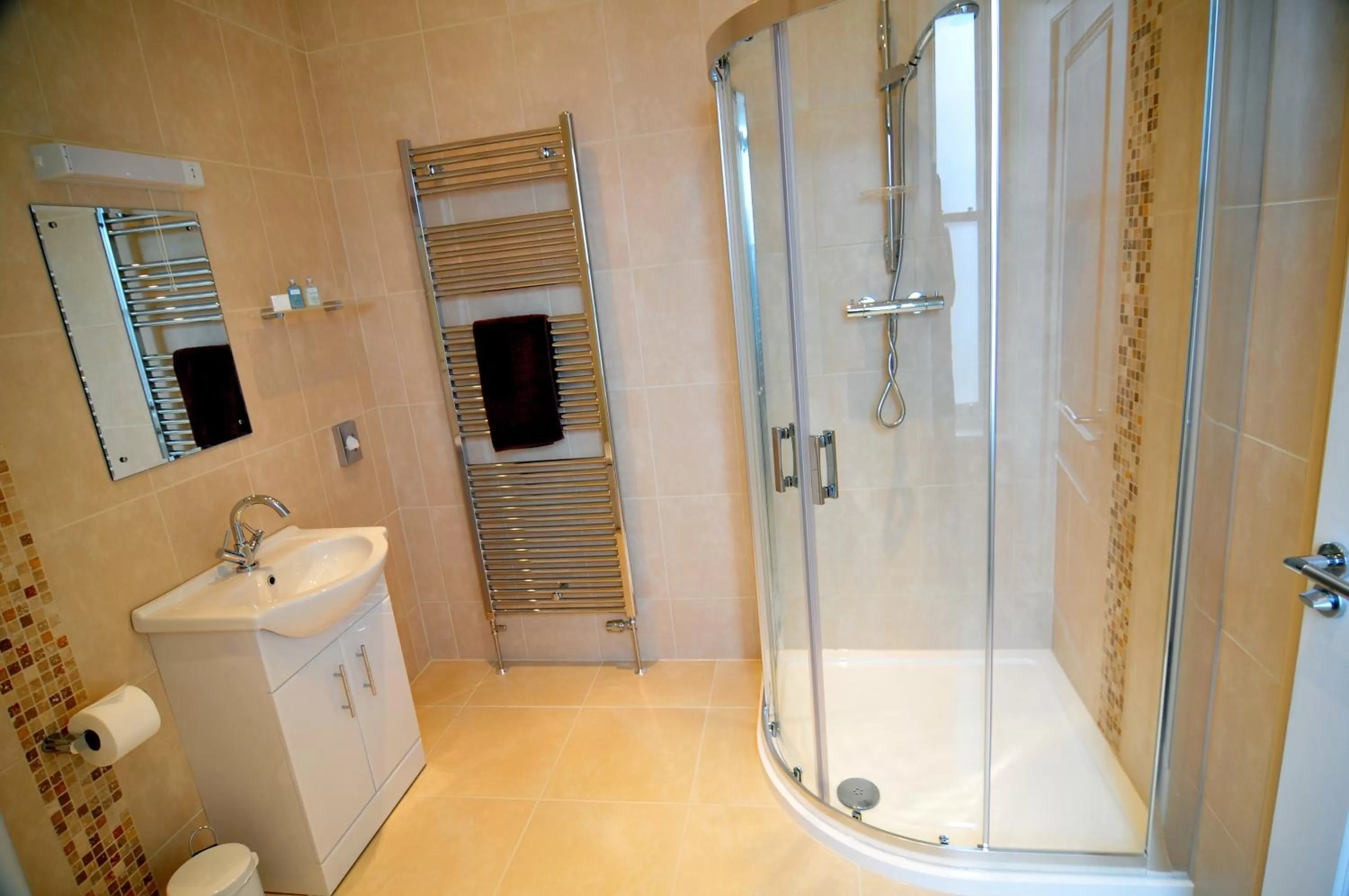 Bathroom in Schiehallion Hotel