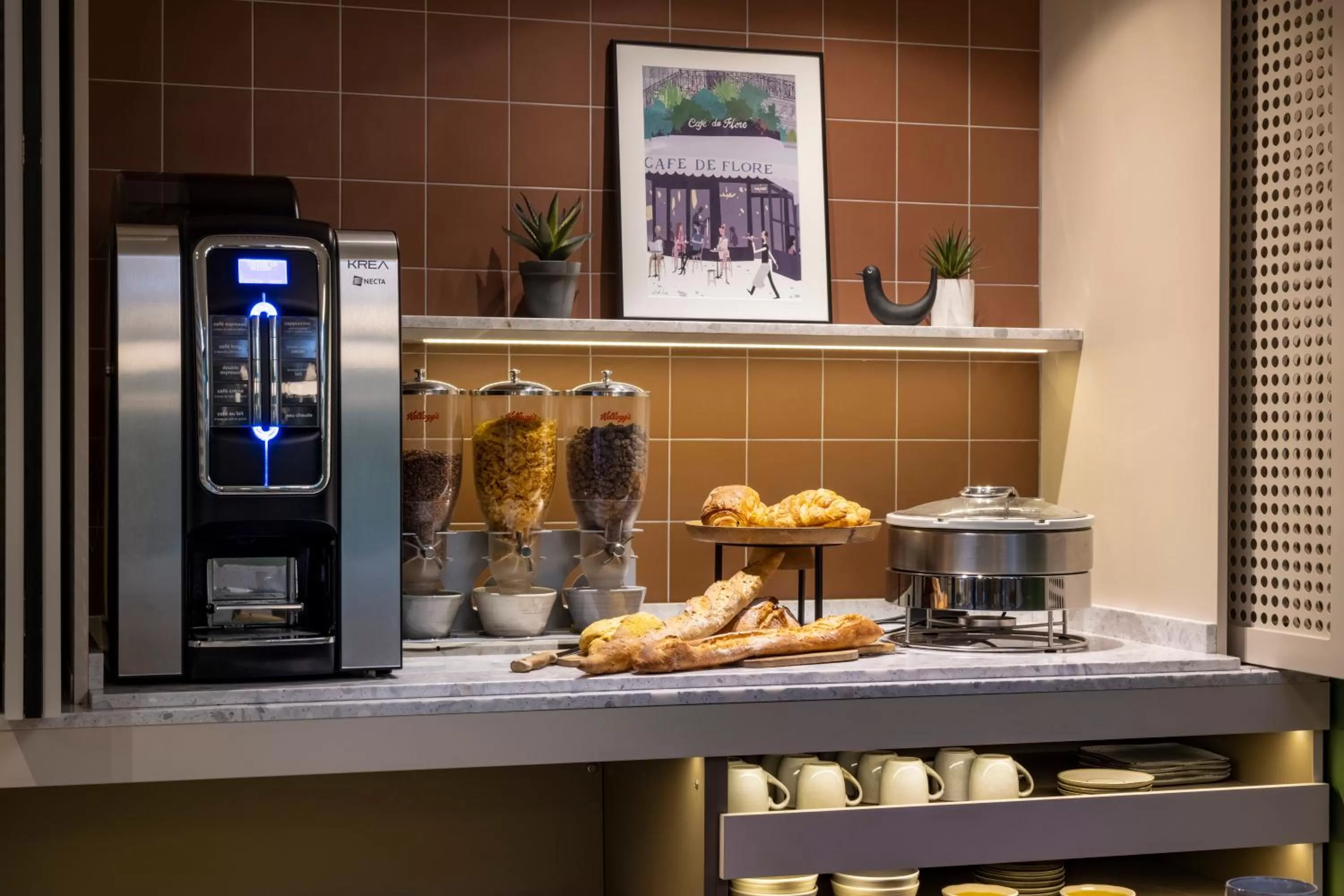 Buffet breakfast in Hôtel De La Paix