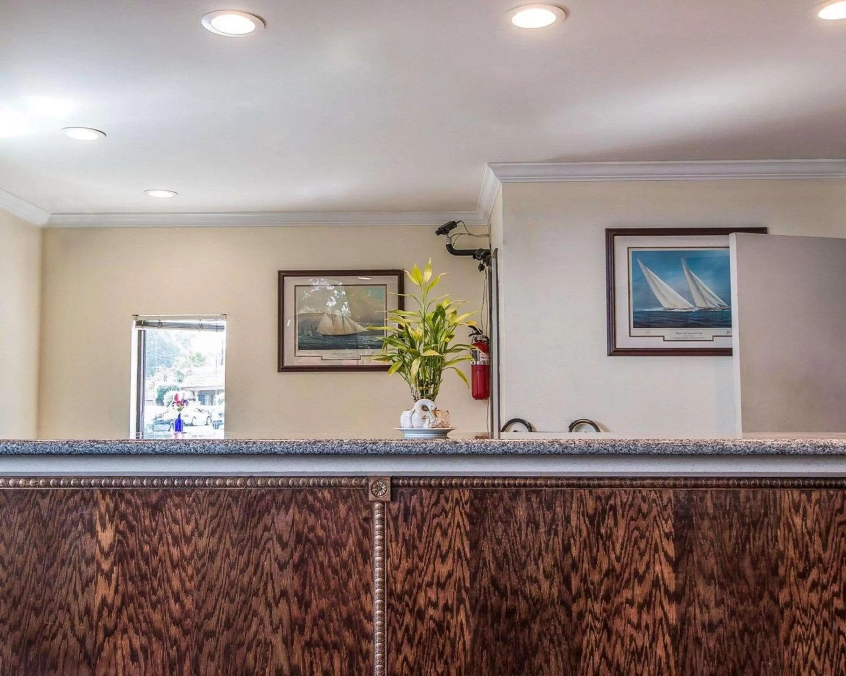 Lobby or reception in Palm Inn Hotel near Tyler Mall Riverside