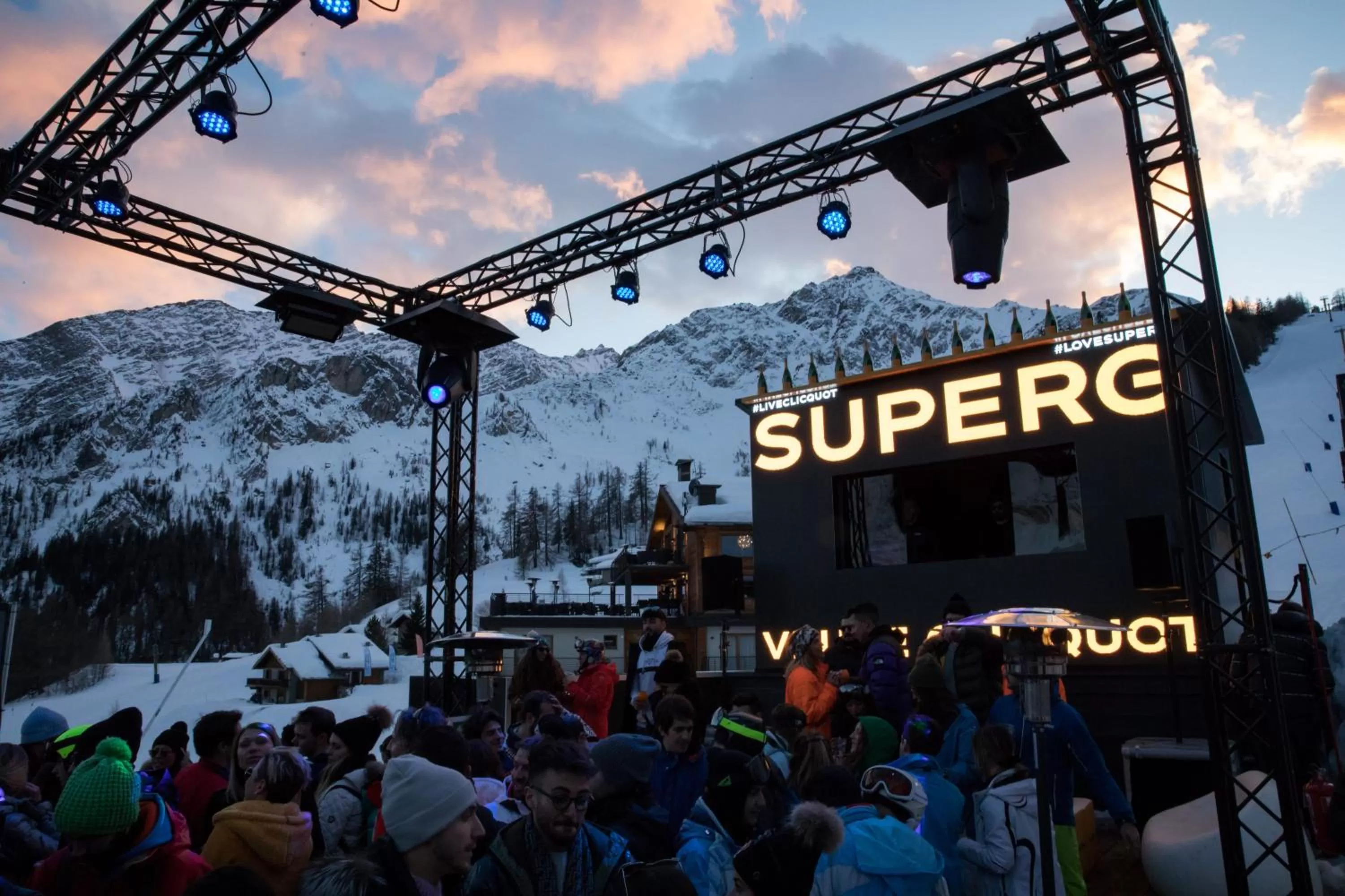 Neighbourhood in Super G