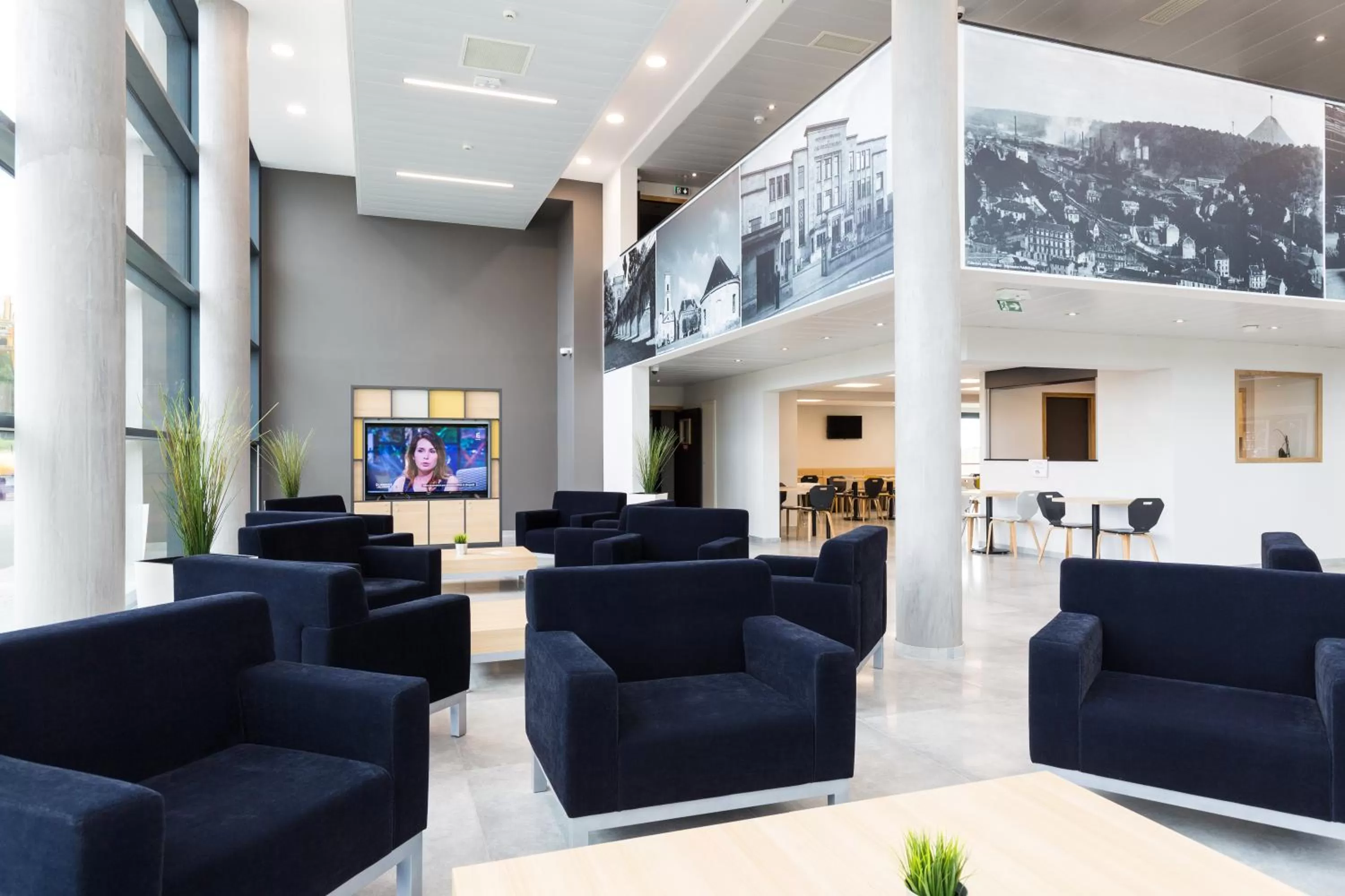 Communal lounge/ TV room in B&B HOTEL Longwy Porte du Luxembourg