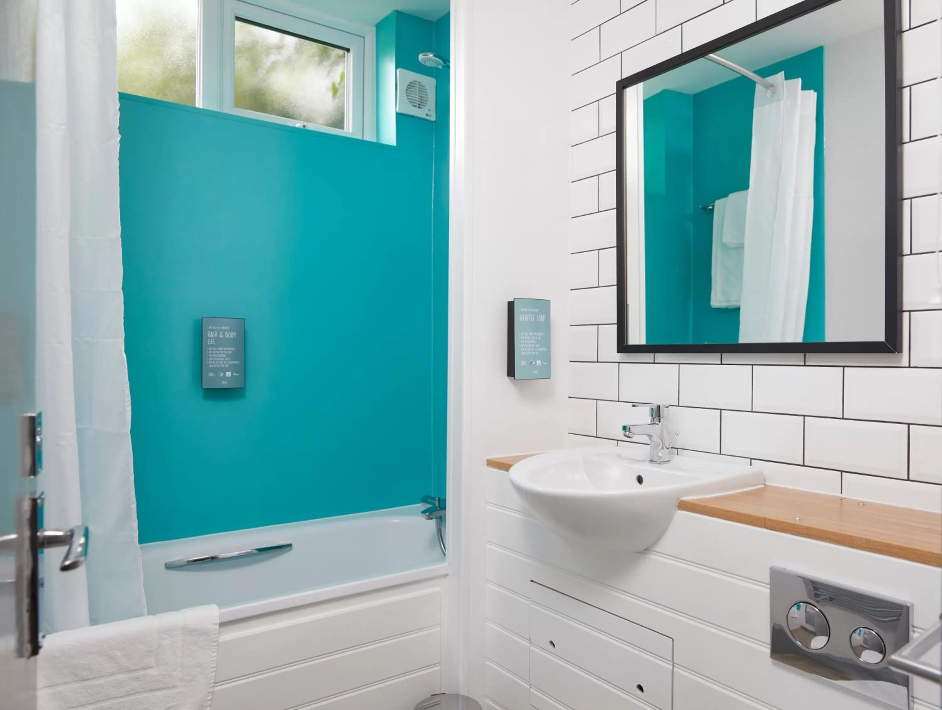 Bathroom in The Longshoot