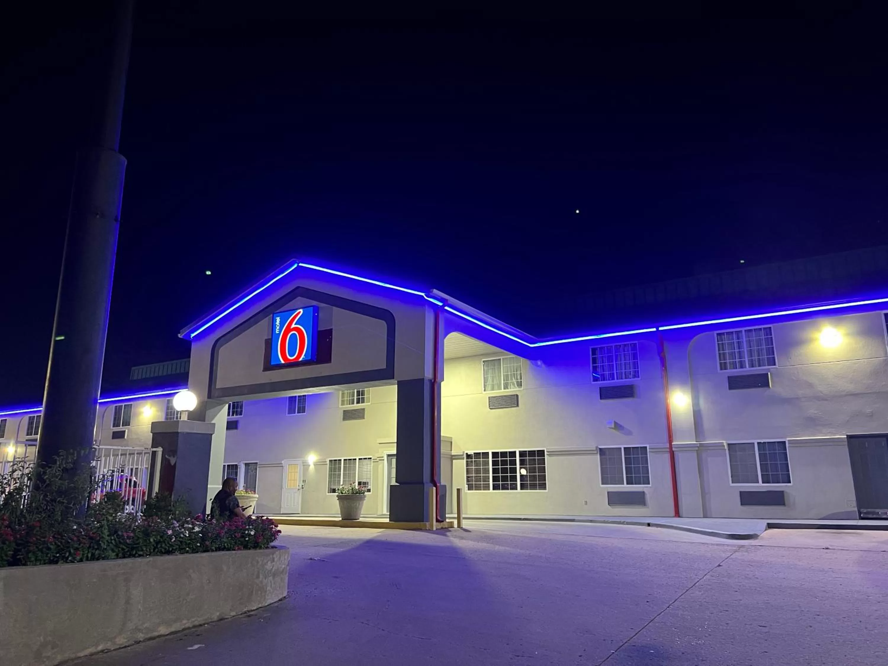 Property building in Motel 6 Tulsa, OK Airport