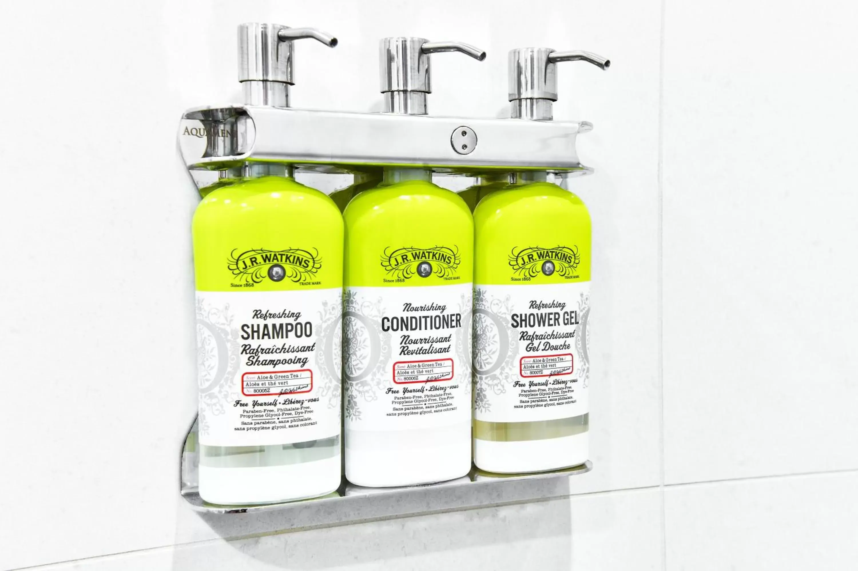 Deluxe King Room - Mobility Access Roll in Shower/Non-Smoking in Holiday Inn Express & Suites - Trois Rivieres Ouest, an IHG Hotel Deluxe King Room - Mobility Access Roll in Shower/Non-Smoking in Holiday Inn Express & Suites - Trois Rivieres Ouest, an IHG Hotel