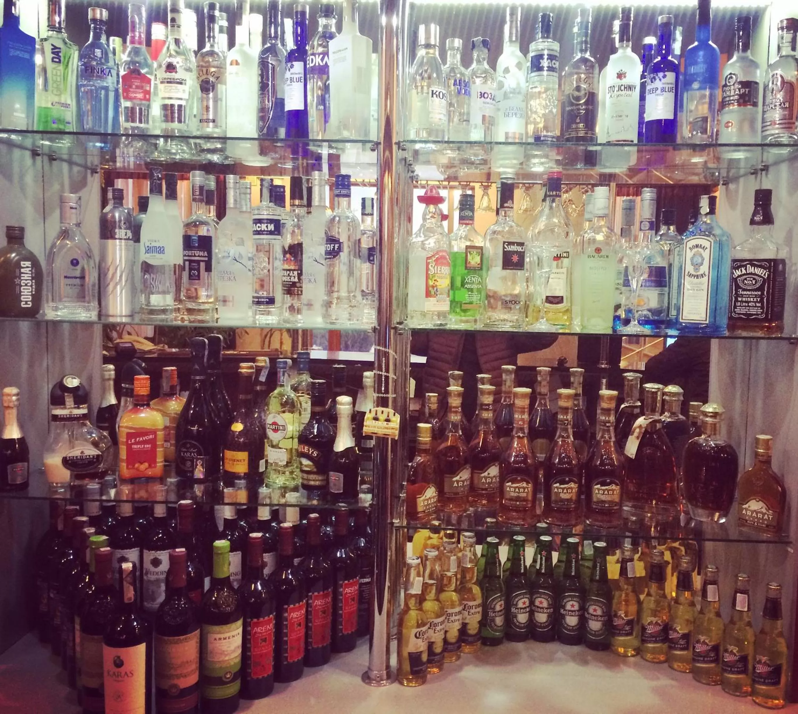 Property building, Drinks in Vale hotel&restaurant complex