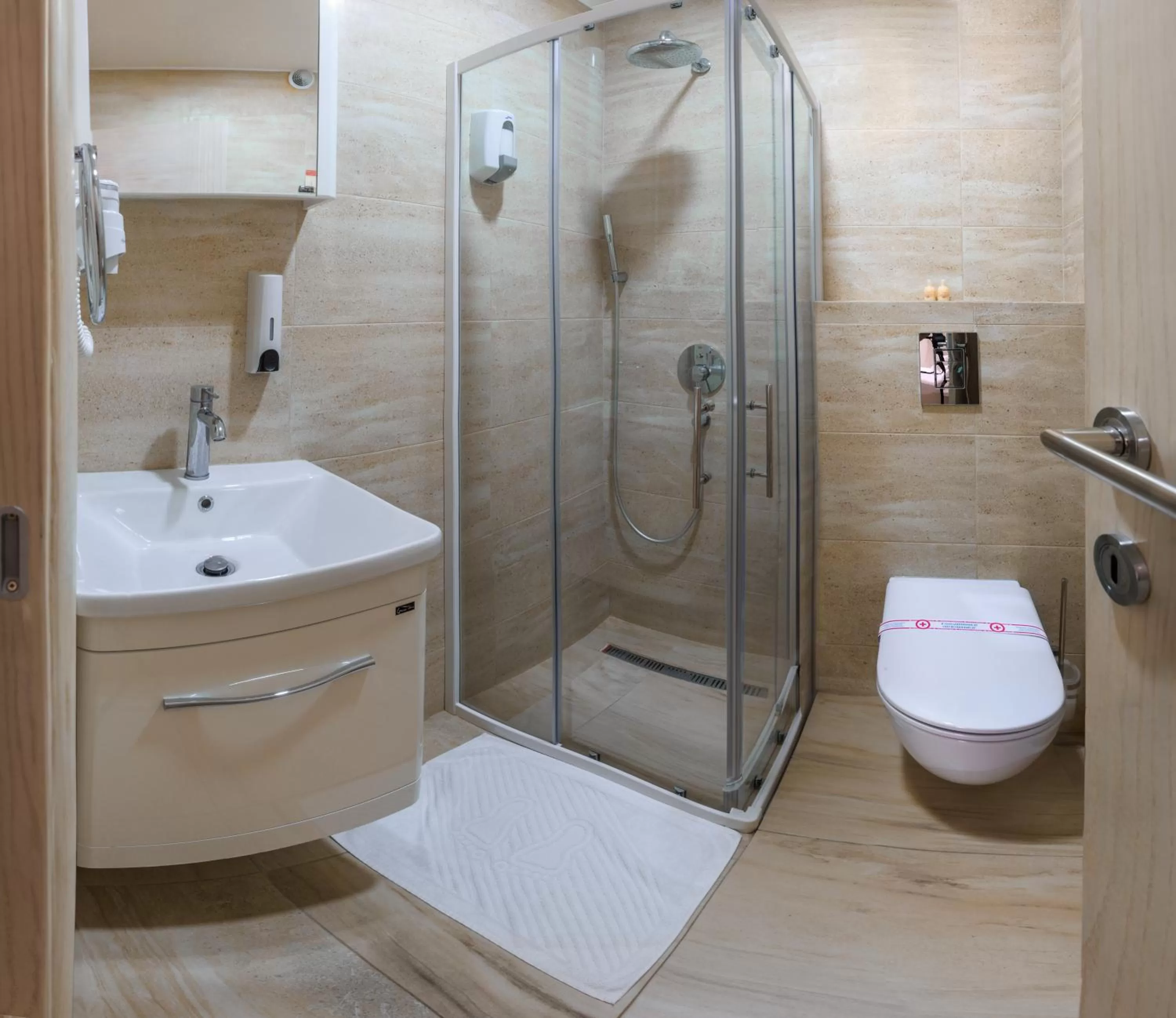 Toilet, Bathroom in Hotel Maksim