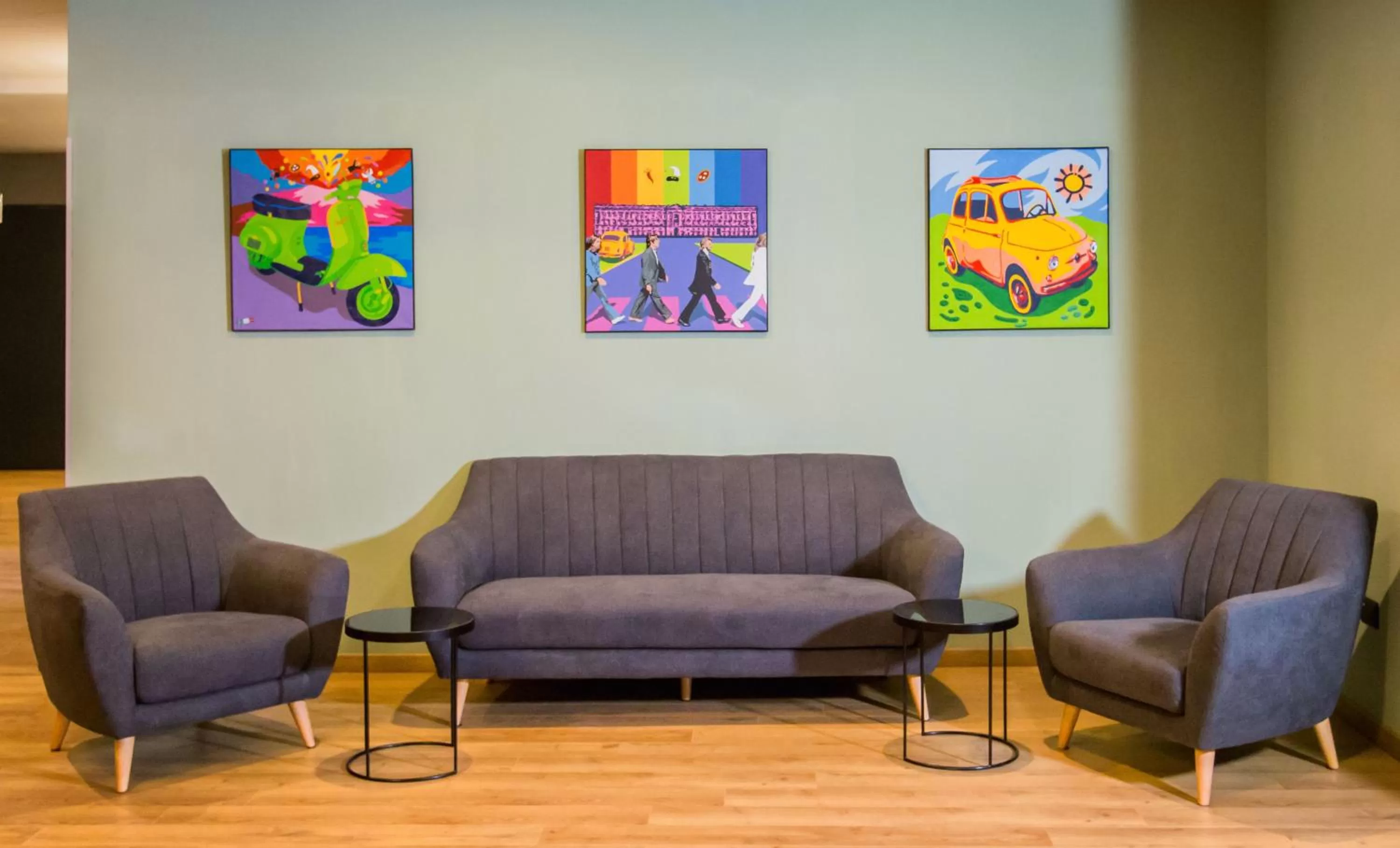 Communal lounge/ TV room in Hotel Europa Art Caserta