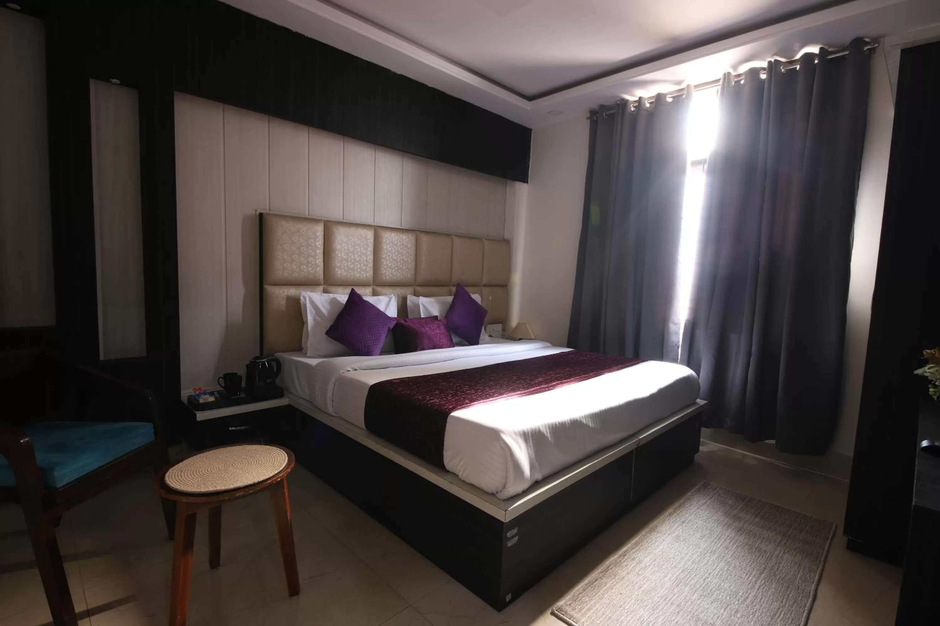 Bed in Grey Castle - Hotel Near Haridwar Railway station