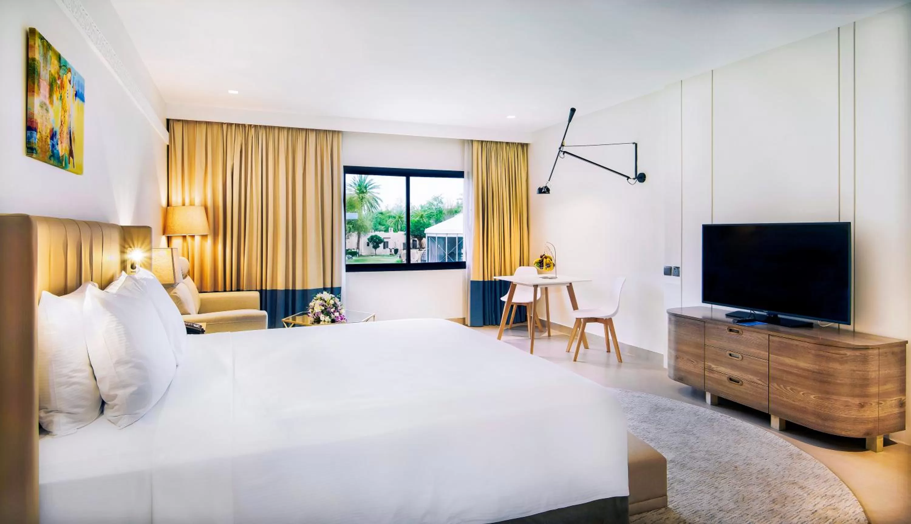 TV and multimedia, Bed in Radisson Blu Hotel & Resort, Al Ain