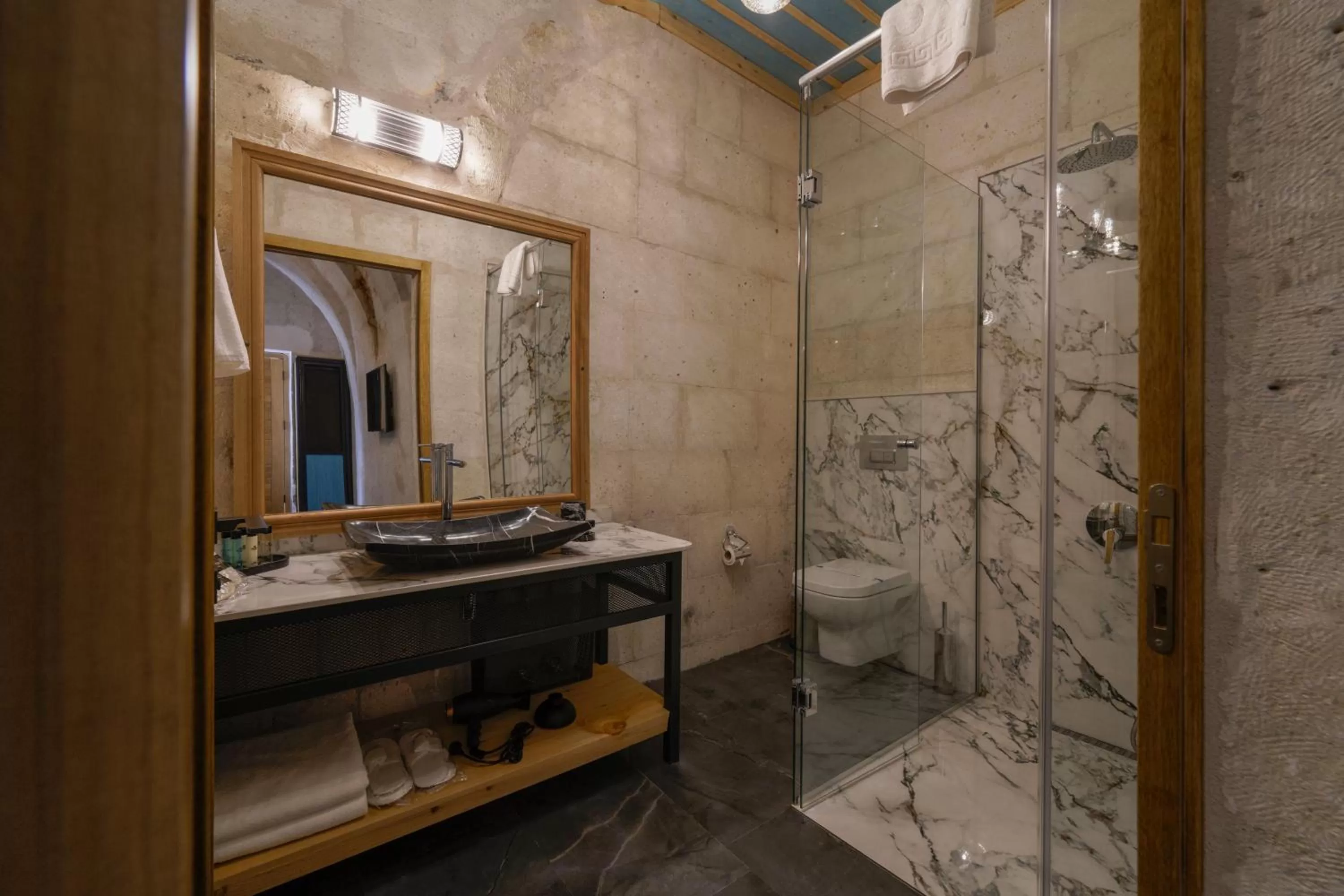 Shower in The Niche Cave Hotel