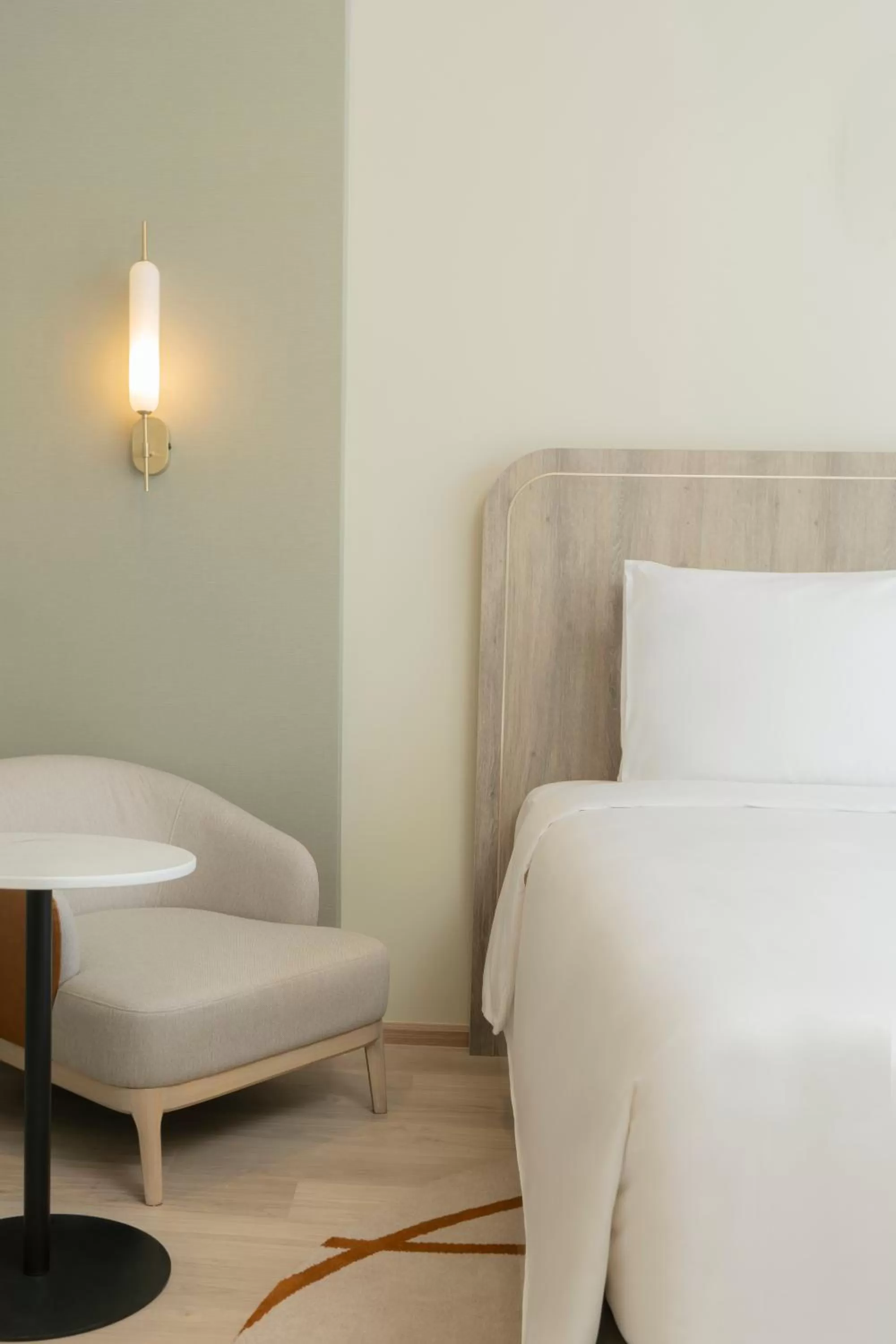 Bed in Staybridge Suites Bangkok Sukhumvit by IHG