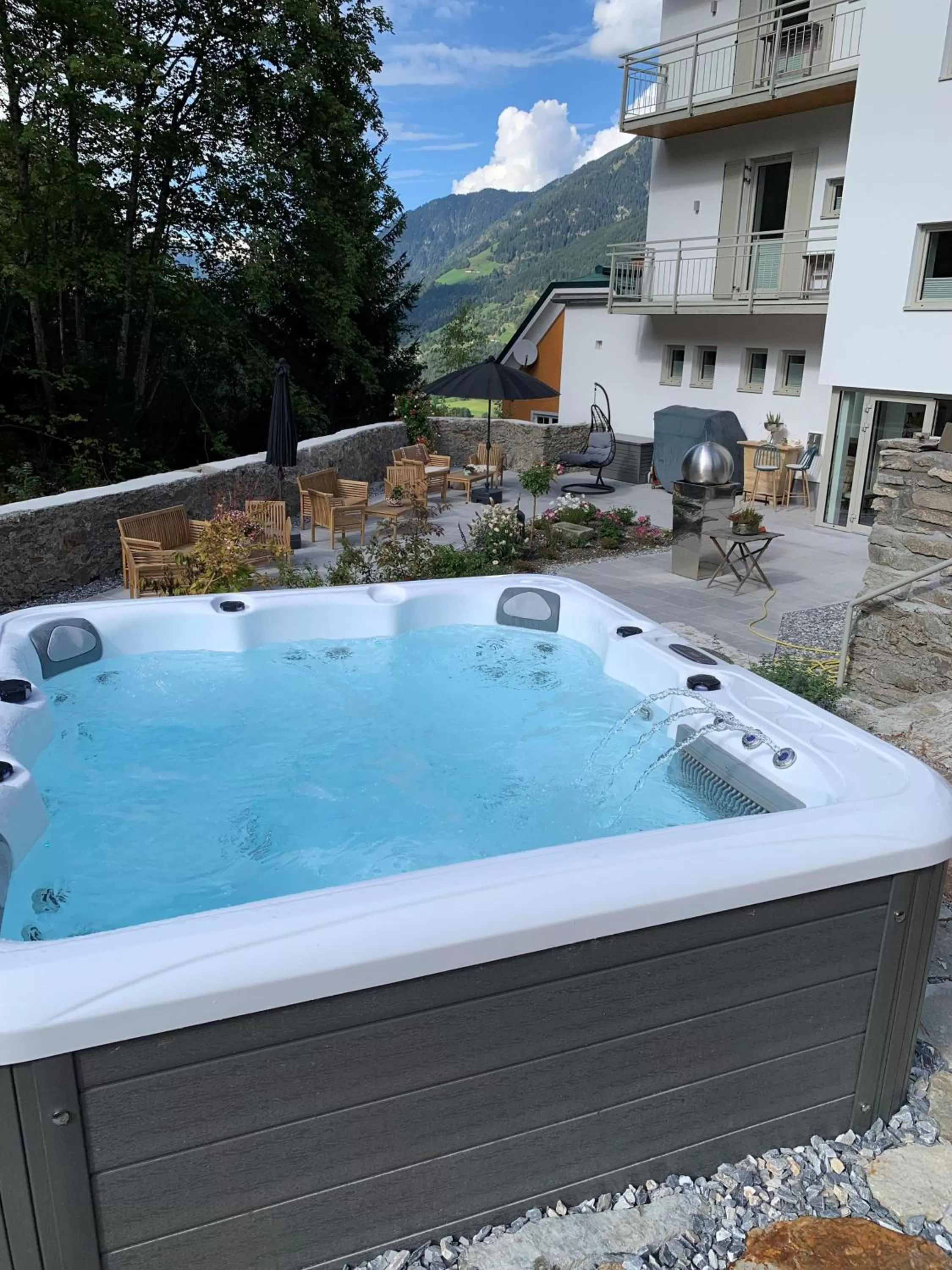 Swimming Pool in Nefer, Haus