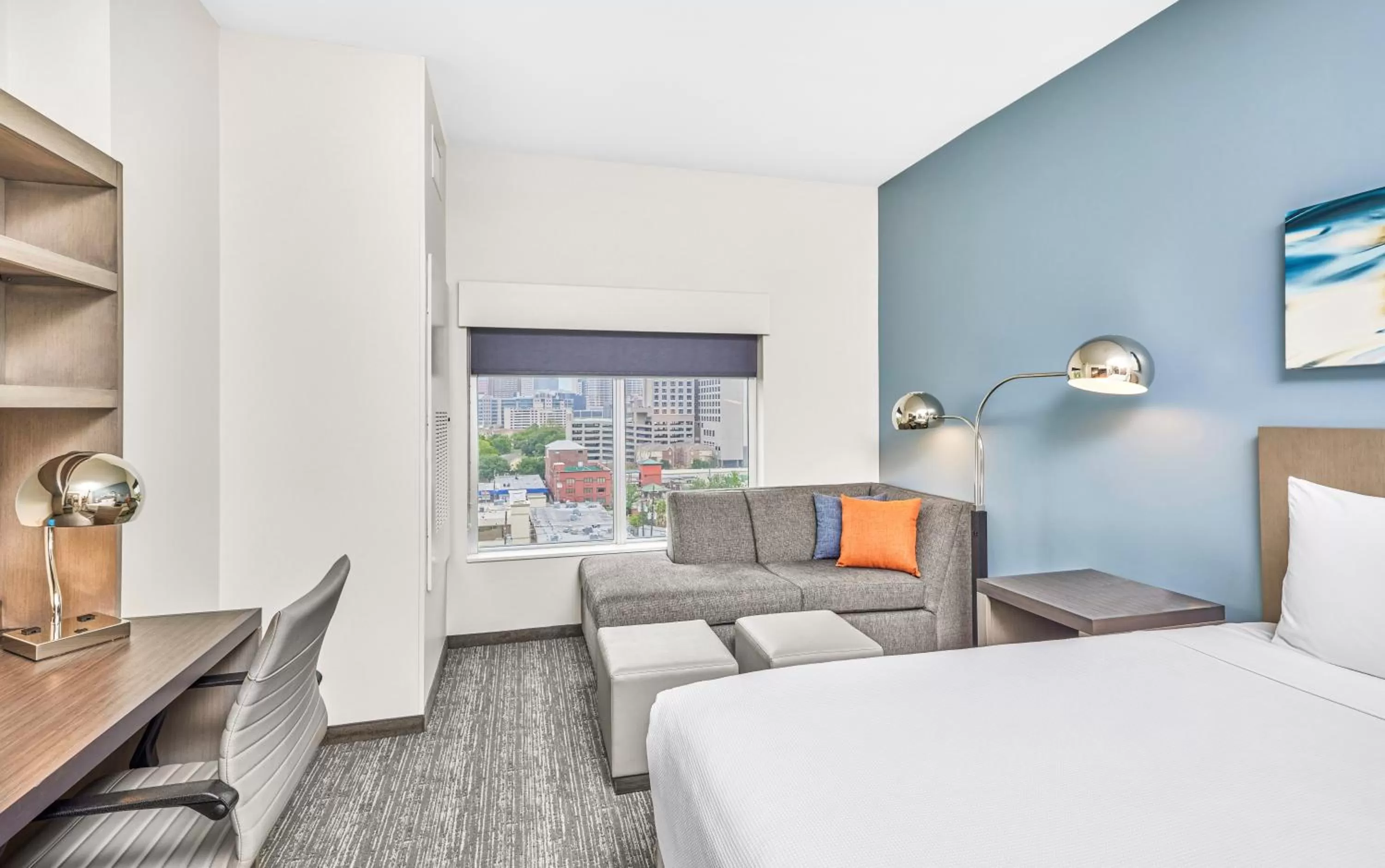 Seating area, Bed in Hyatt House Houston Medical Center