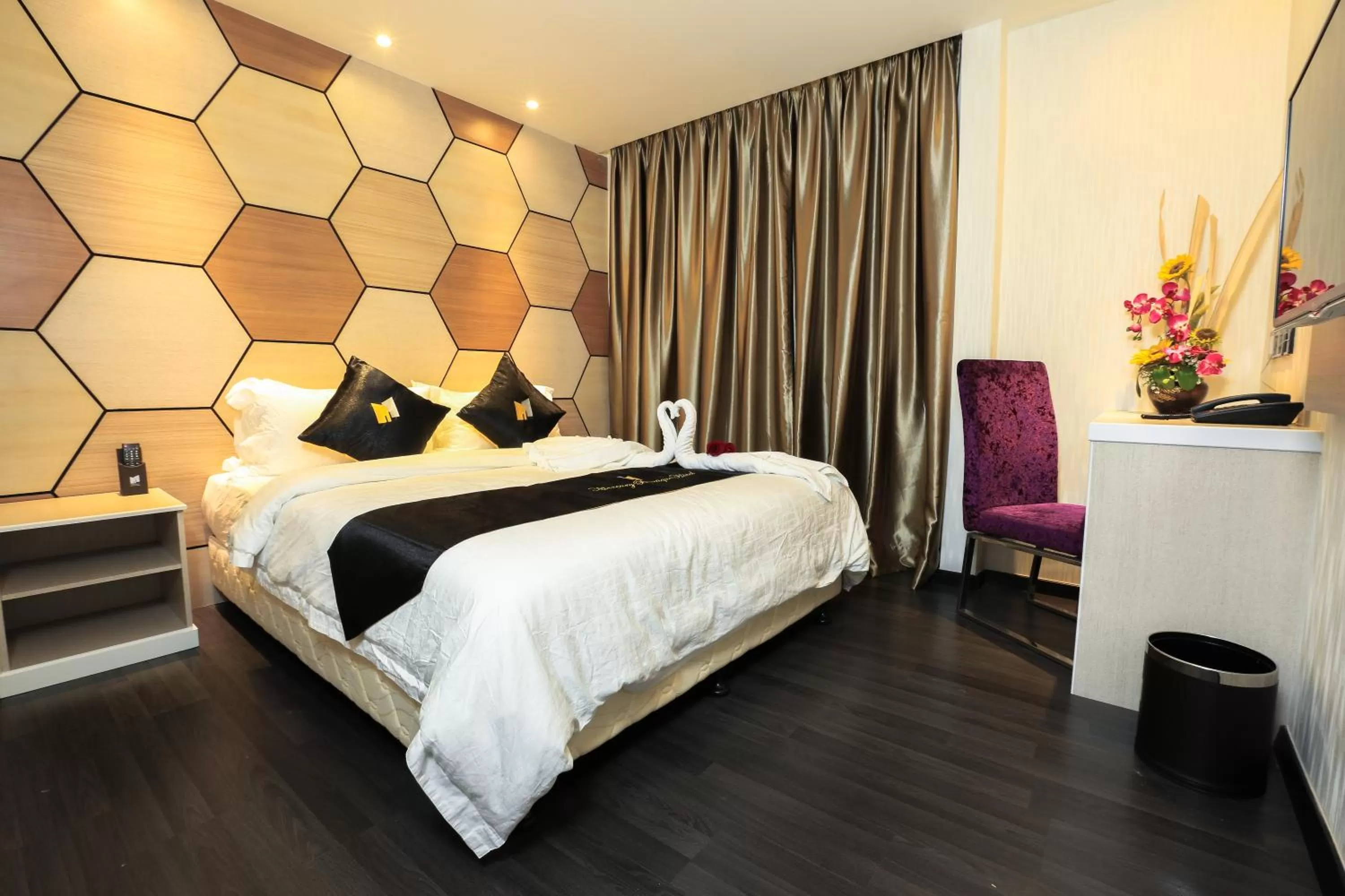 Bedroom, Bed in Mercury Boutique Hotel