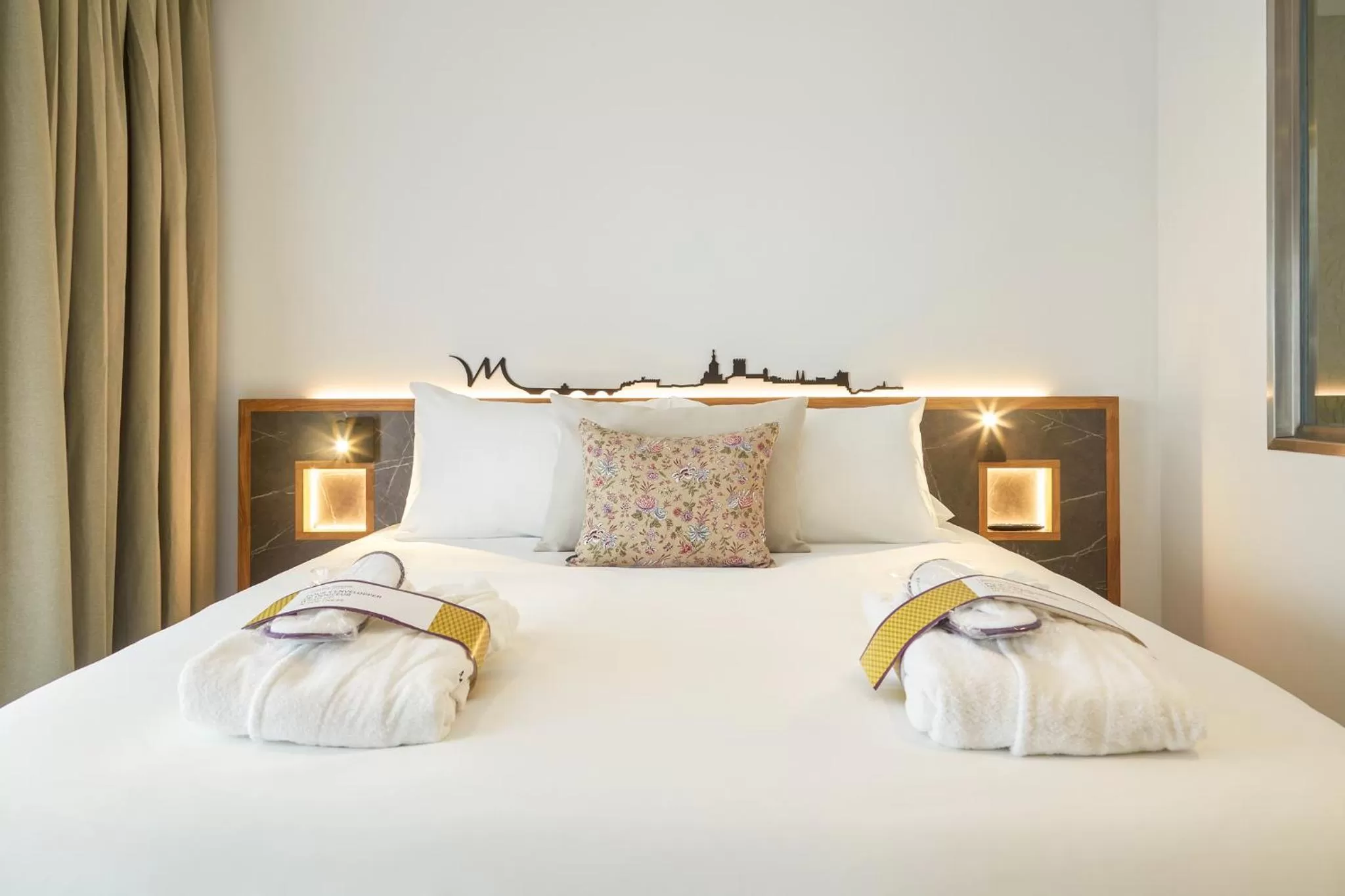 Bed in Mercure Avignon TGV Hotel & Spa