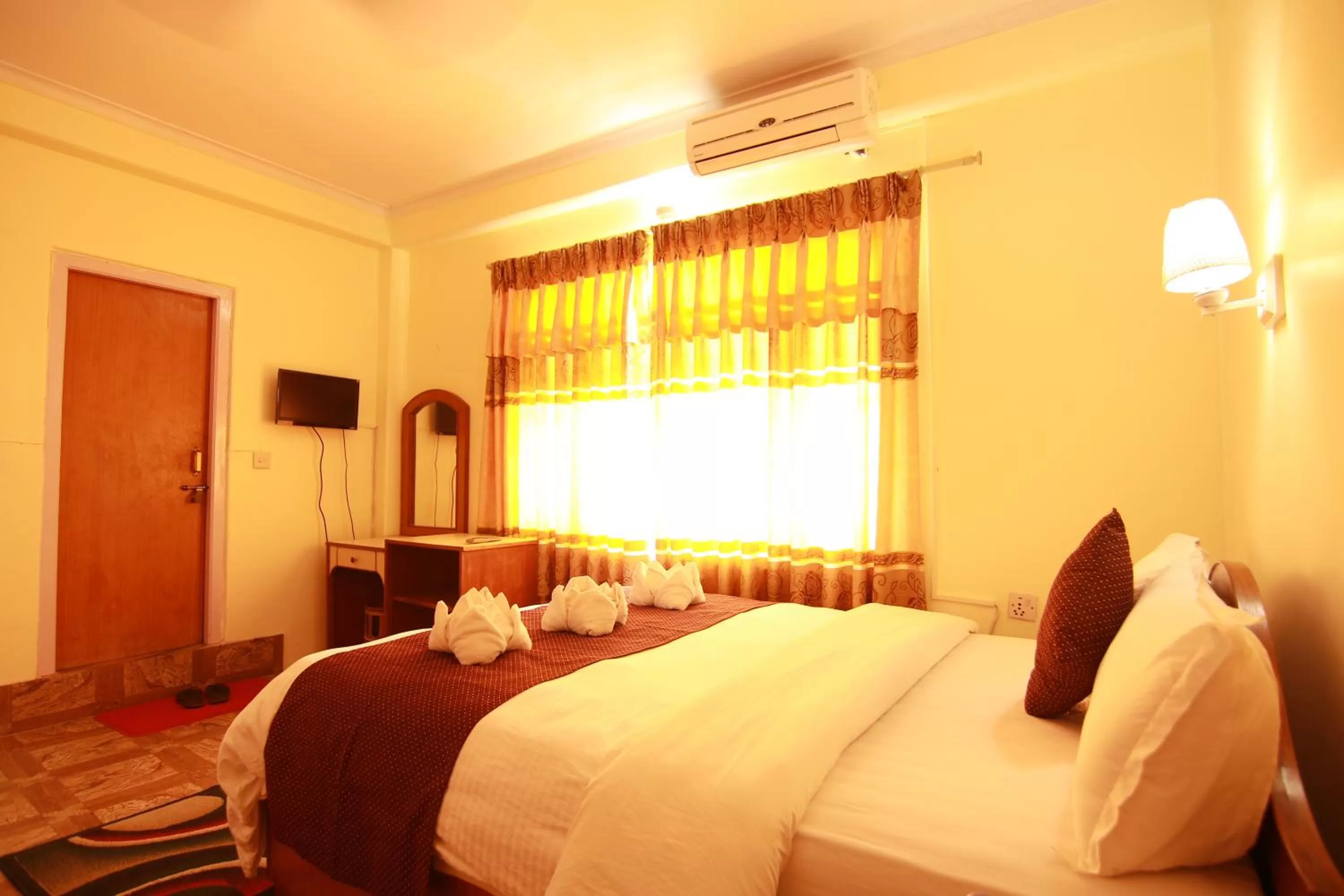 Bedroom, Bed in Hotel Himalayan Inn