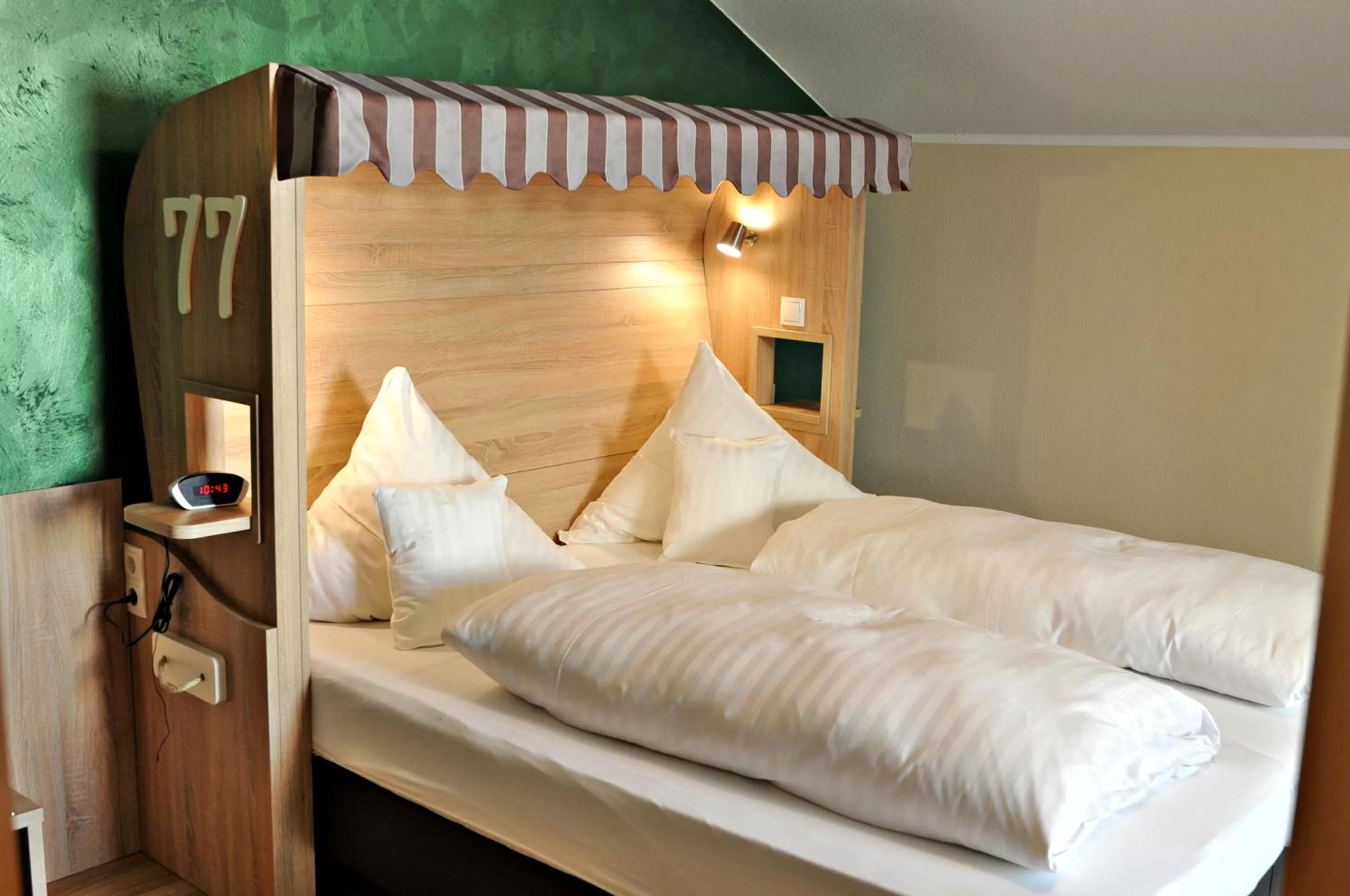 Bed in Hotel Restaurant Bürgerklause Tapken