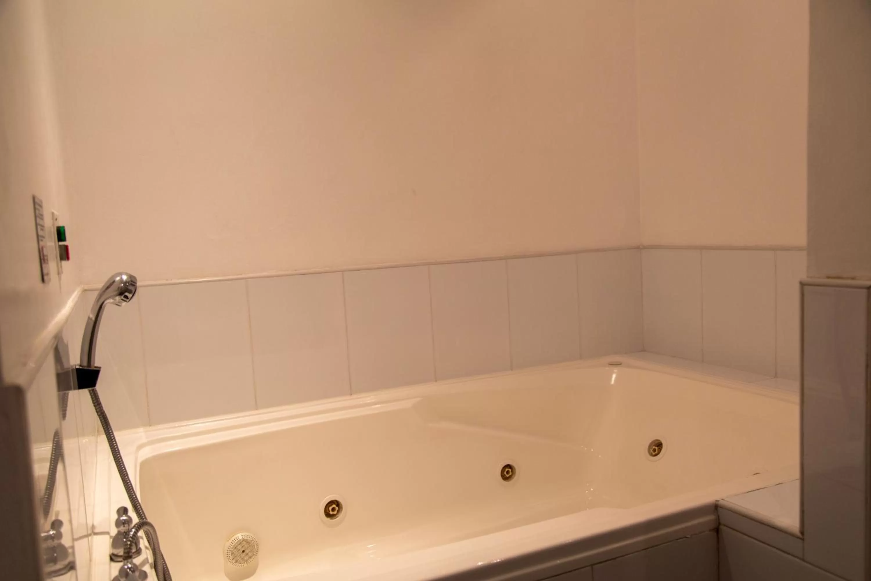 Bathroom in Hotel 104 Art Suites