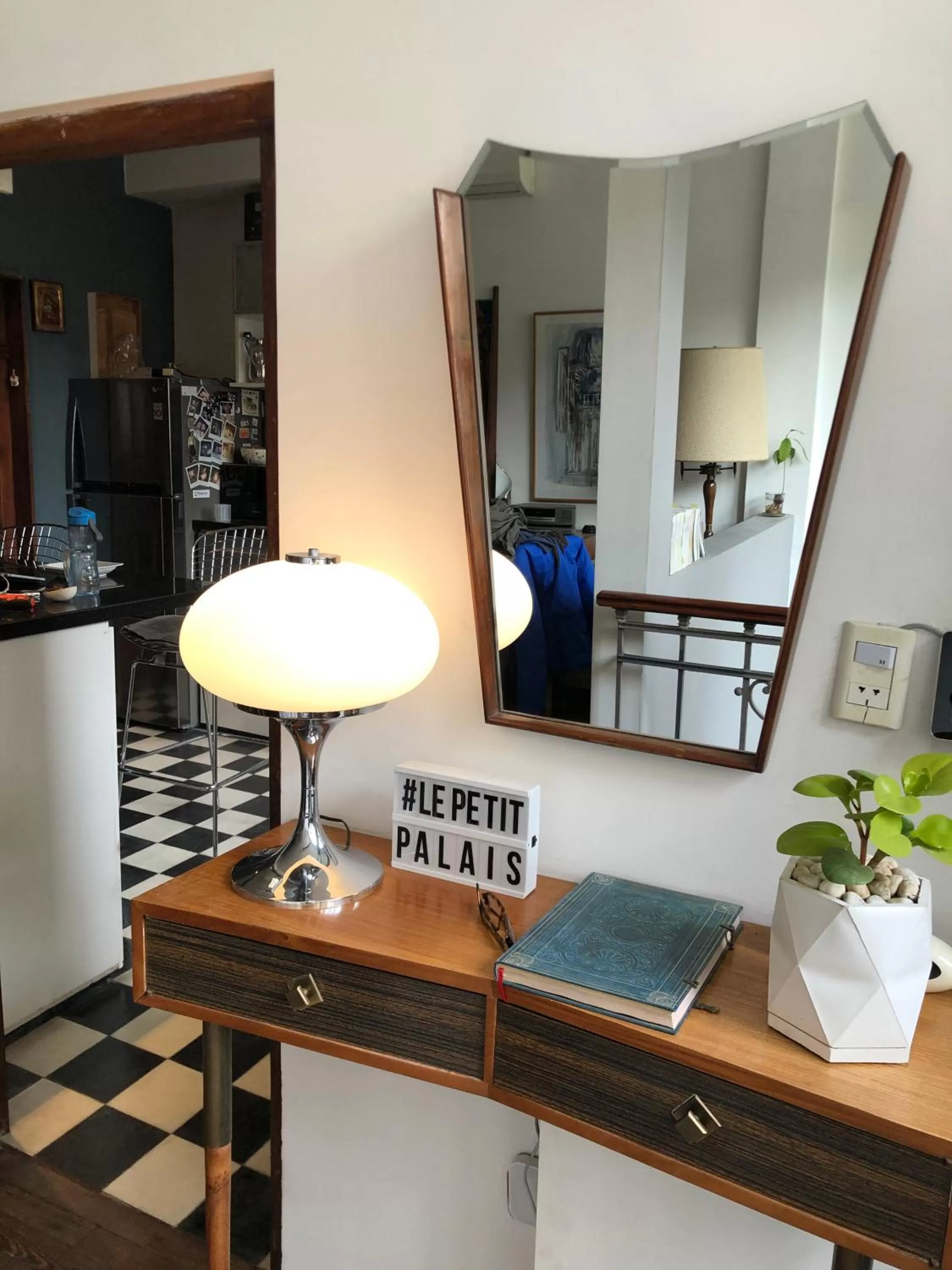 Lobby or reception, Bathroom in Le Petit Palais