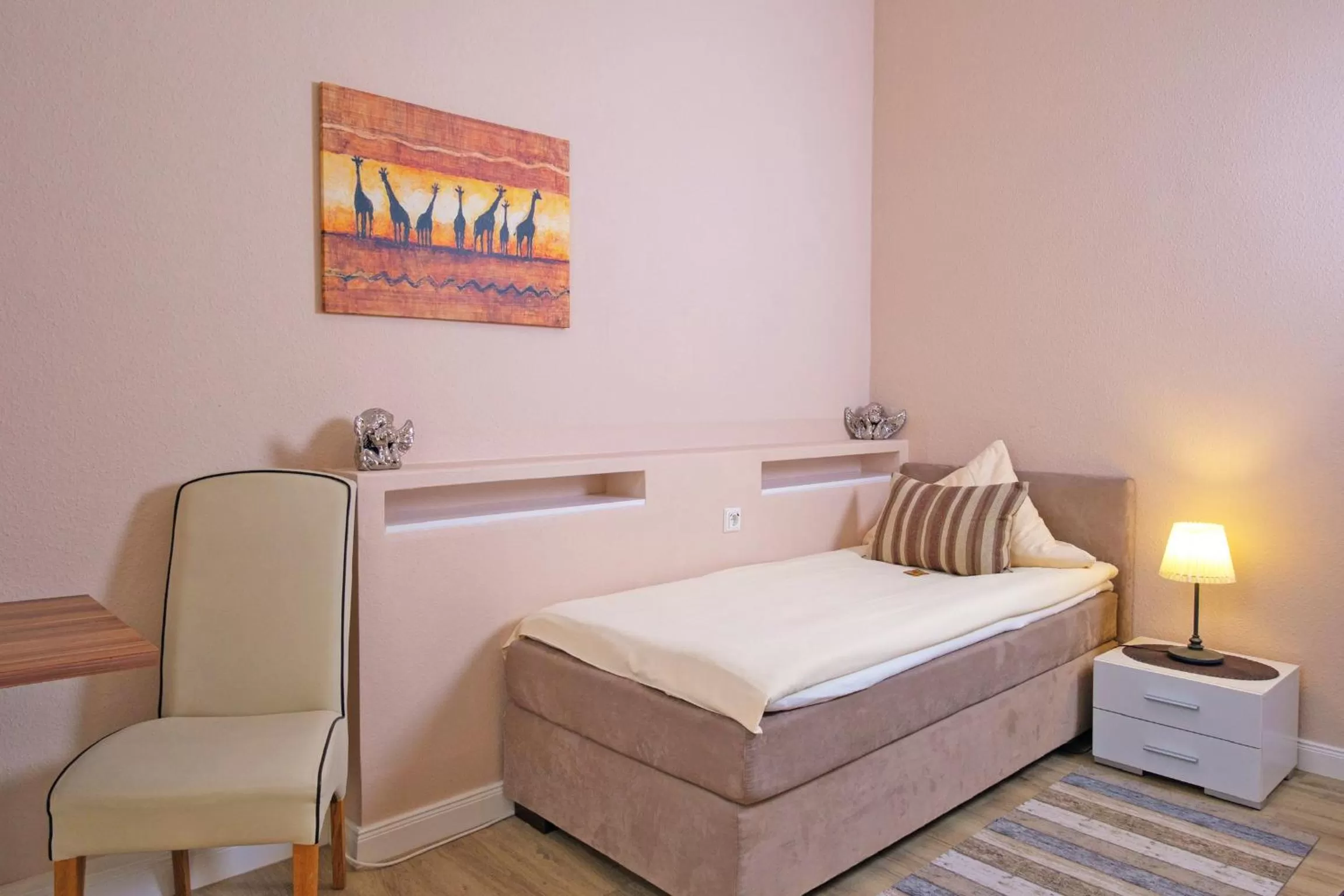 Staff, Bed in Hotel-Restaurant Holsteiner Hof