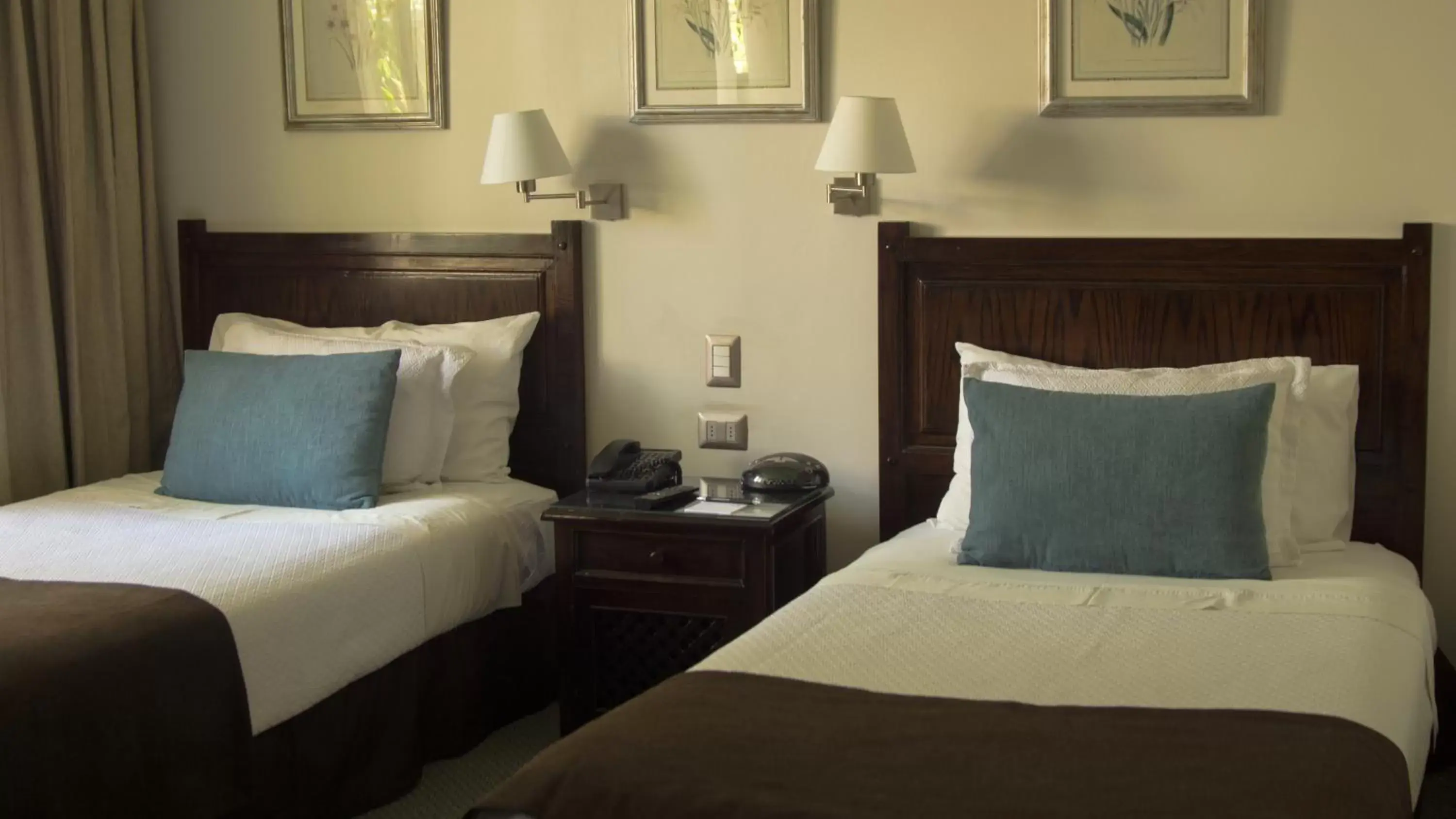 Superior Twin Room in Hotel Los Españoles Superior Twin Room in Hotel Los Españoles