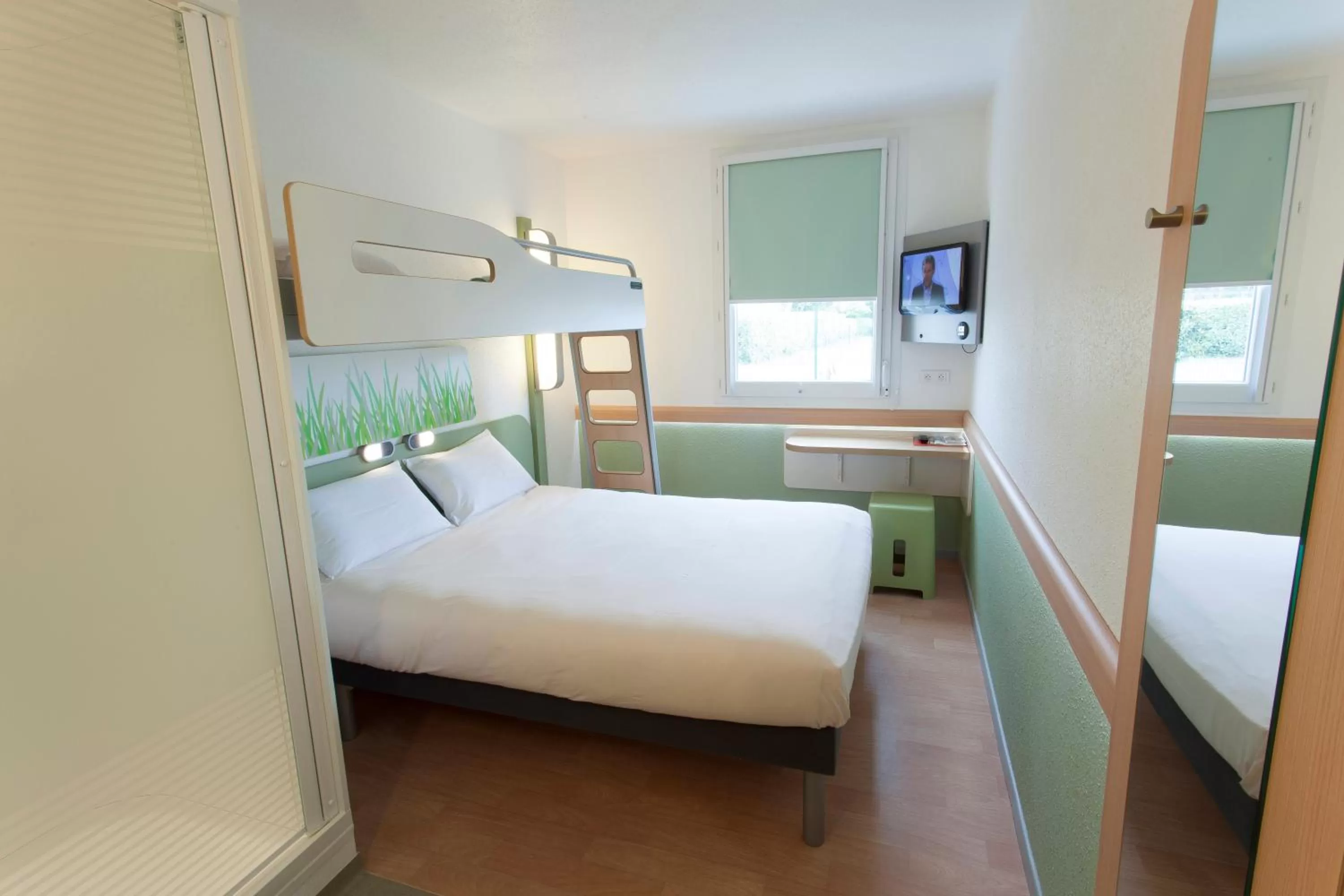 Photo of the whole room, Bed in ibis budget Cherbourg - La Glacerie