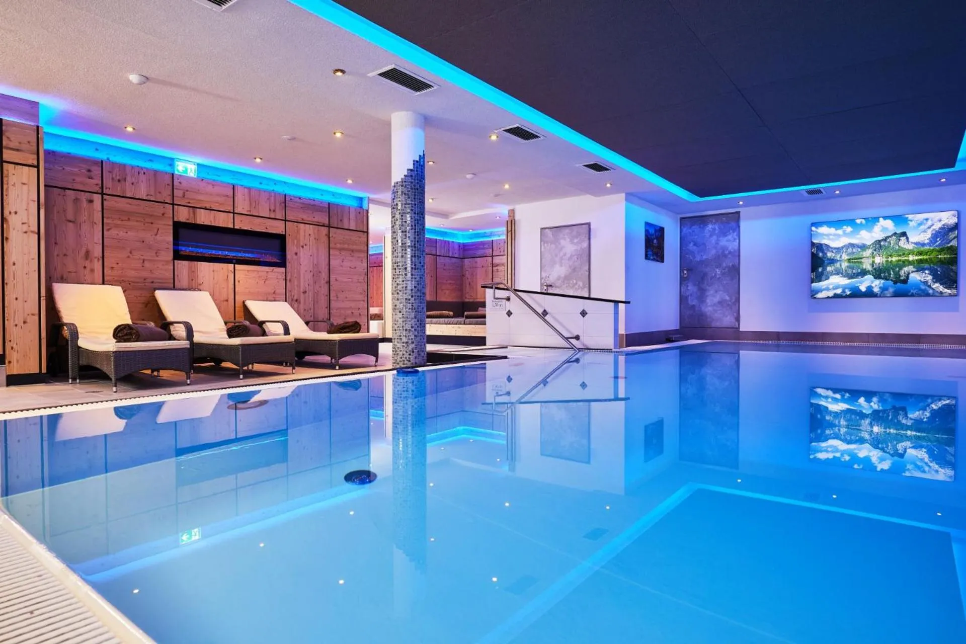 Pool view in Hotel Rupertihof