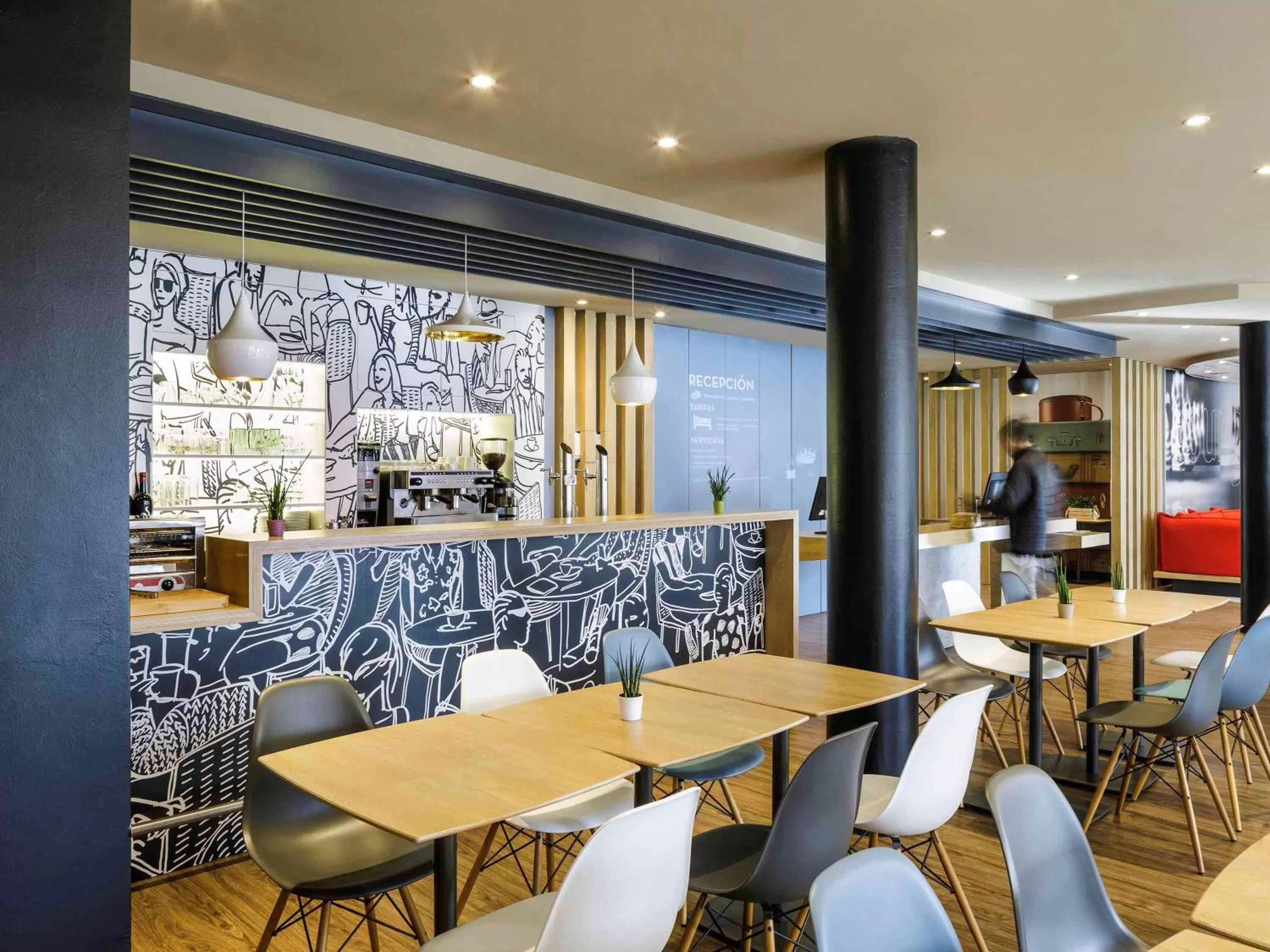 Restaurant/places to eat in Ibis Granada