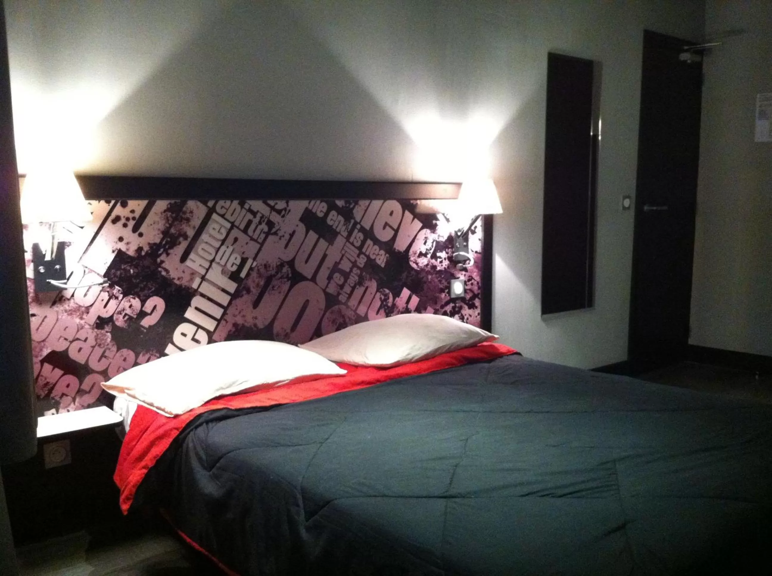 Bed in Café Hôtel de l'Avenir